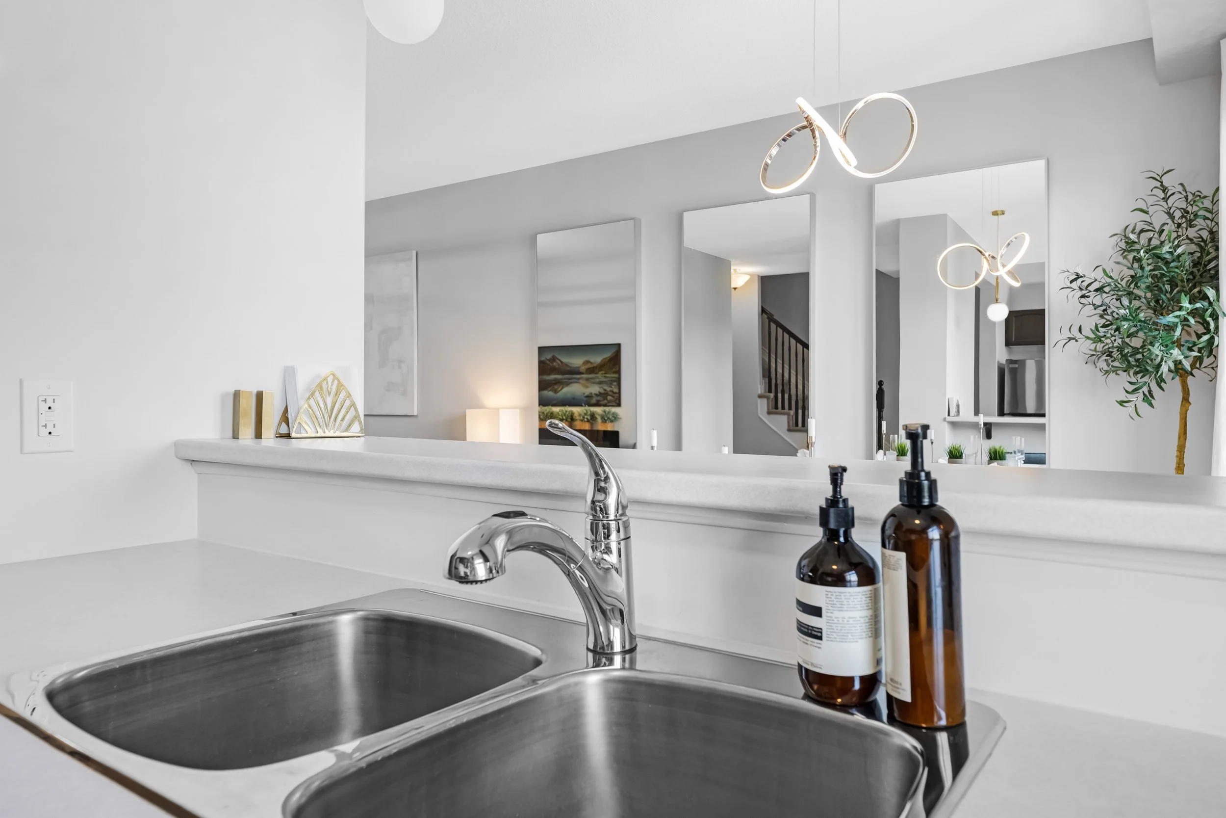 Ottawa Airbnb Photography 618 Bellatrix Walk