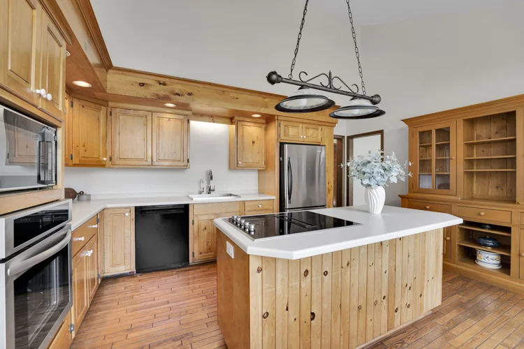 5468 Torbolton Ridge property photograph 73