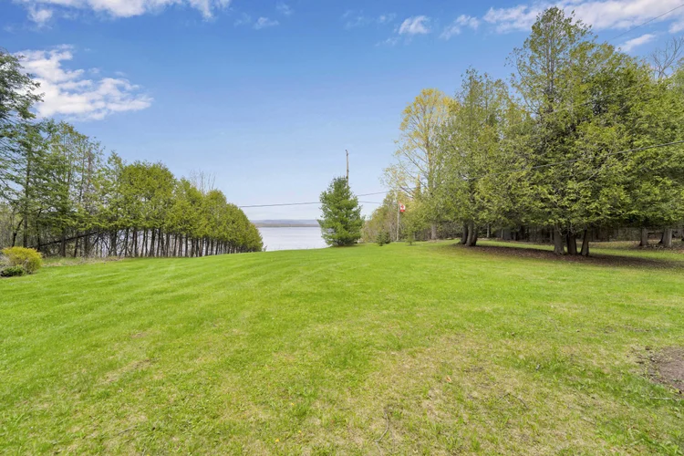 5468 Torbolton Ridge property photograph 52