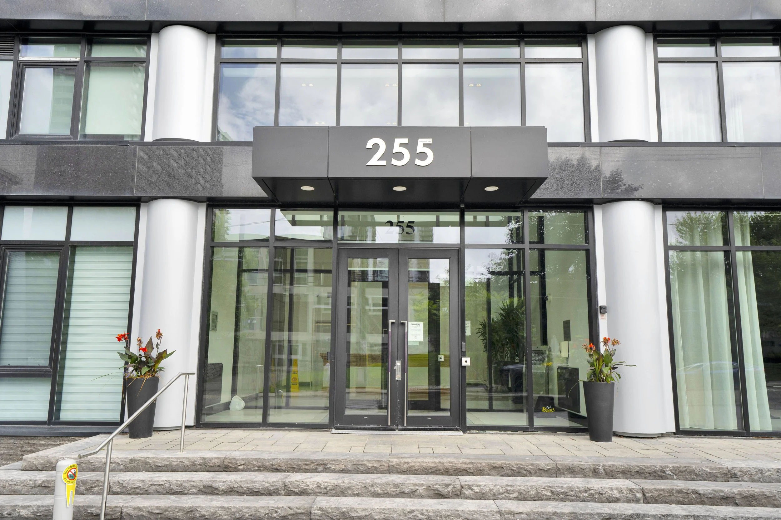 255-bay-street-unit-309-entrance