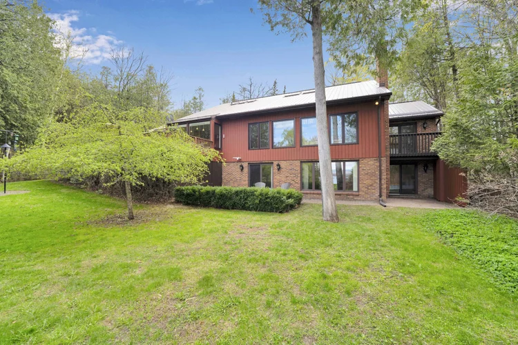 5468 Torbolton Ridge property photograph 43