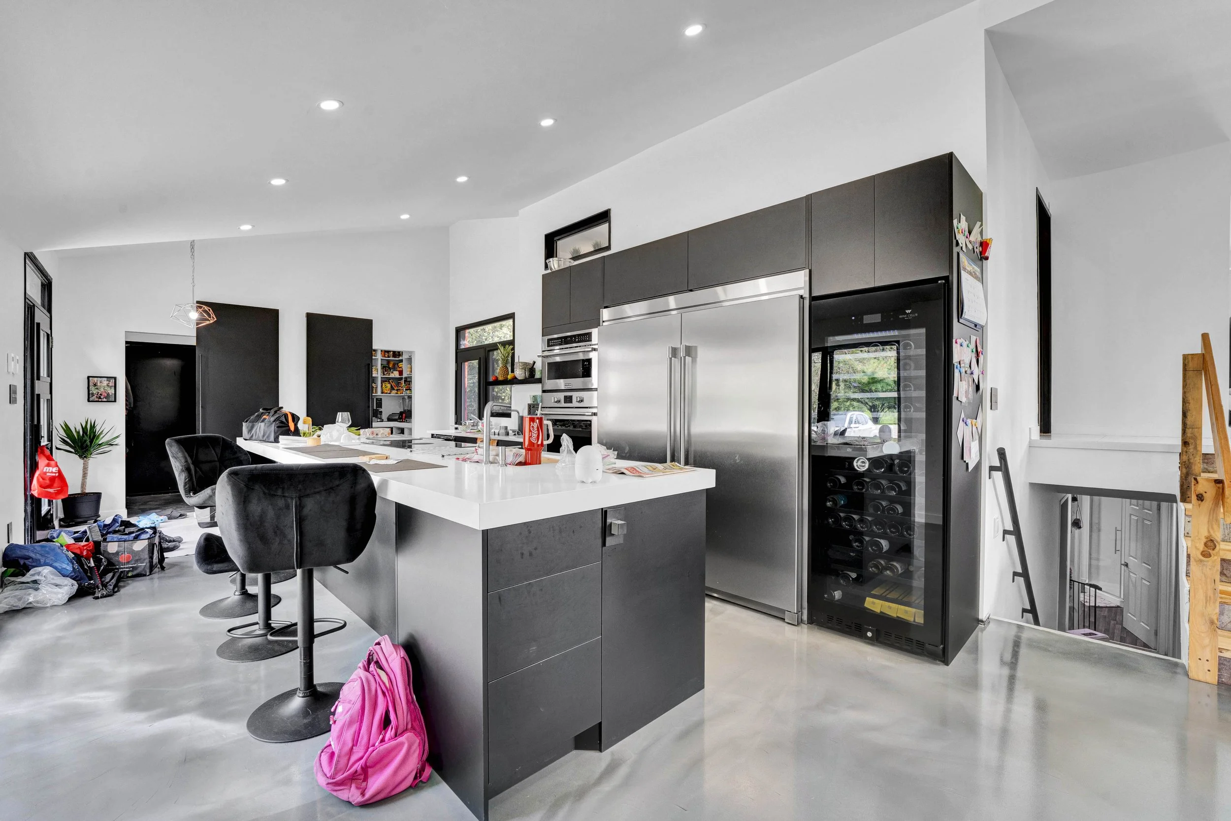 Service de photographie immobilière professionnelle à Bouchette et dans la Vallée-de-la-Gatineau. Photos HDR haute définition, prises de vue par drone et visites virtuelles pour valoriser vos propriétés et accélérer vos ventes. Réservez votre séance 