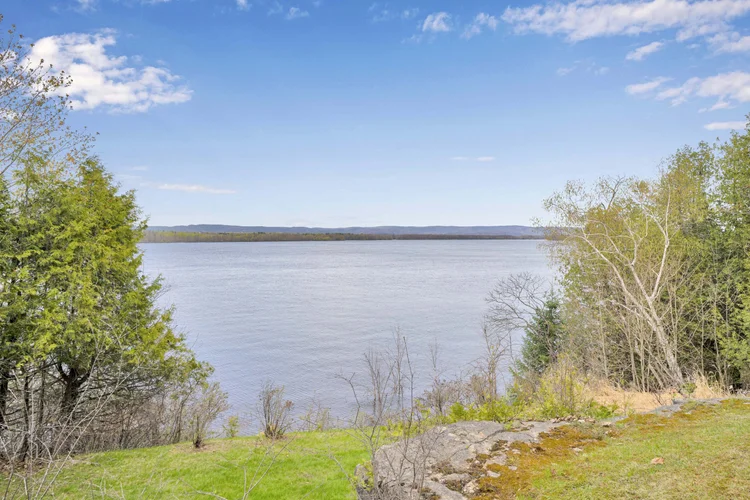 5468 Torbolton Ridge property photograph 55