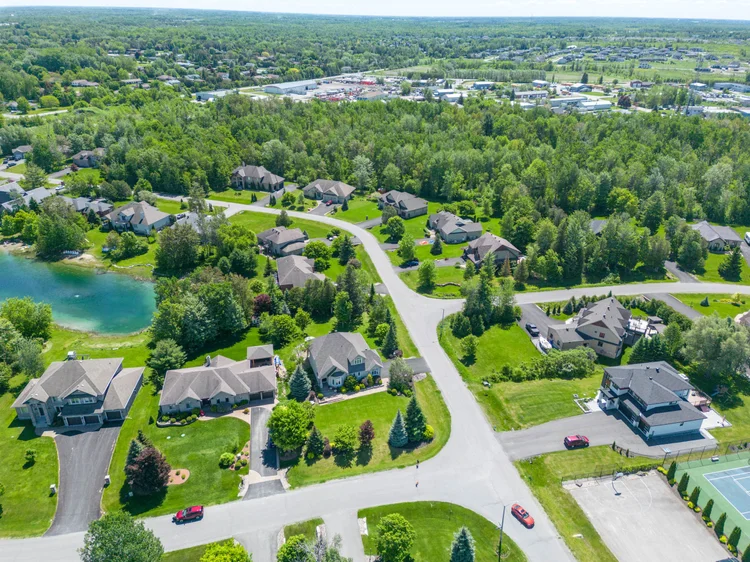 6892 Lake Forest Walk property photograph 10