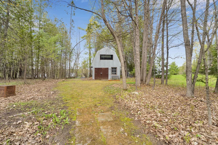 5468 Torbolton Ridge property photograph 47