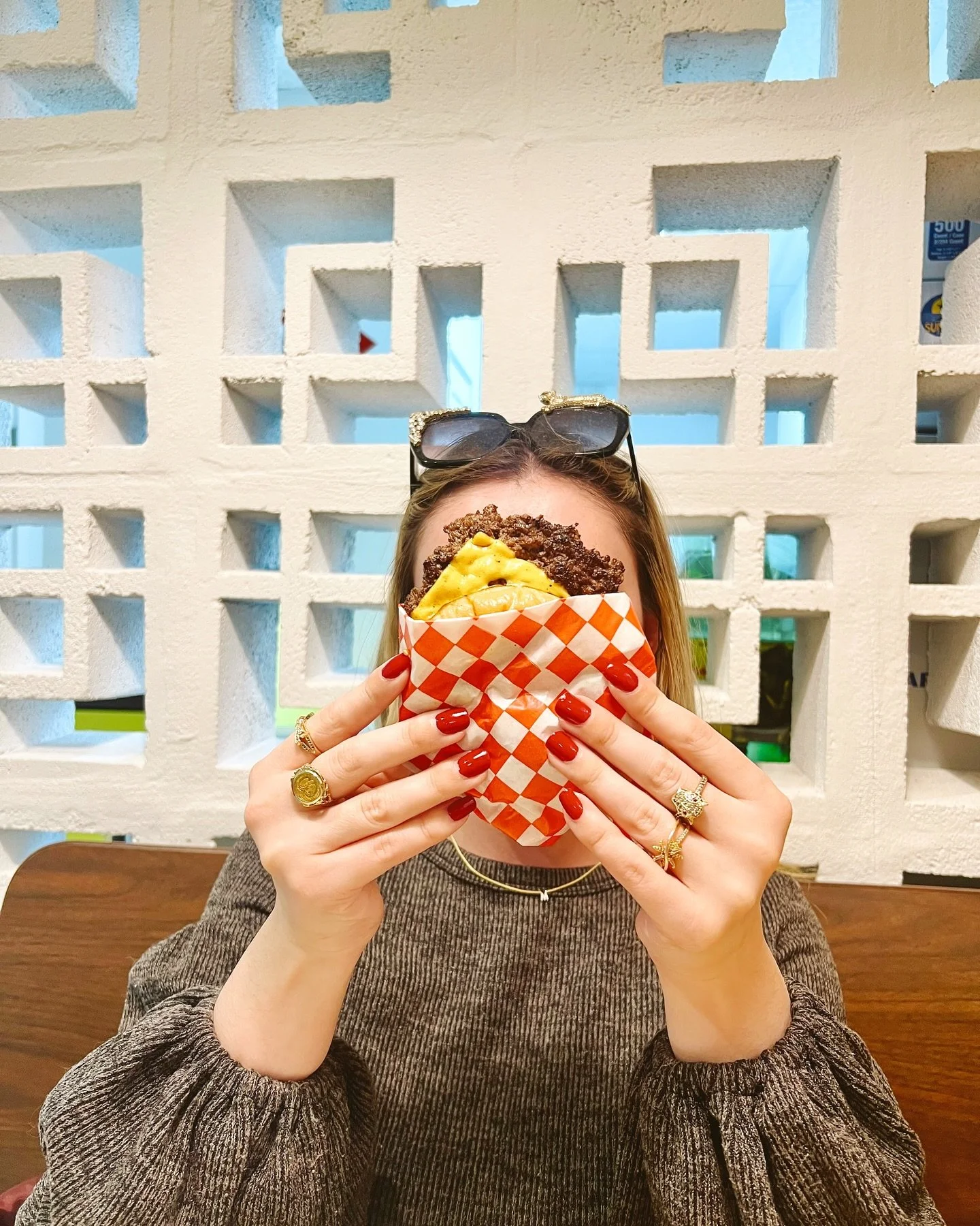 burger girl 

#dallas #dallastx #dallastexas #burger #dallasburger #thingstodoindallas #dallascontentcreator