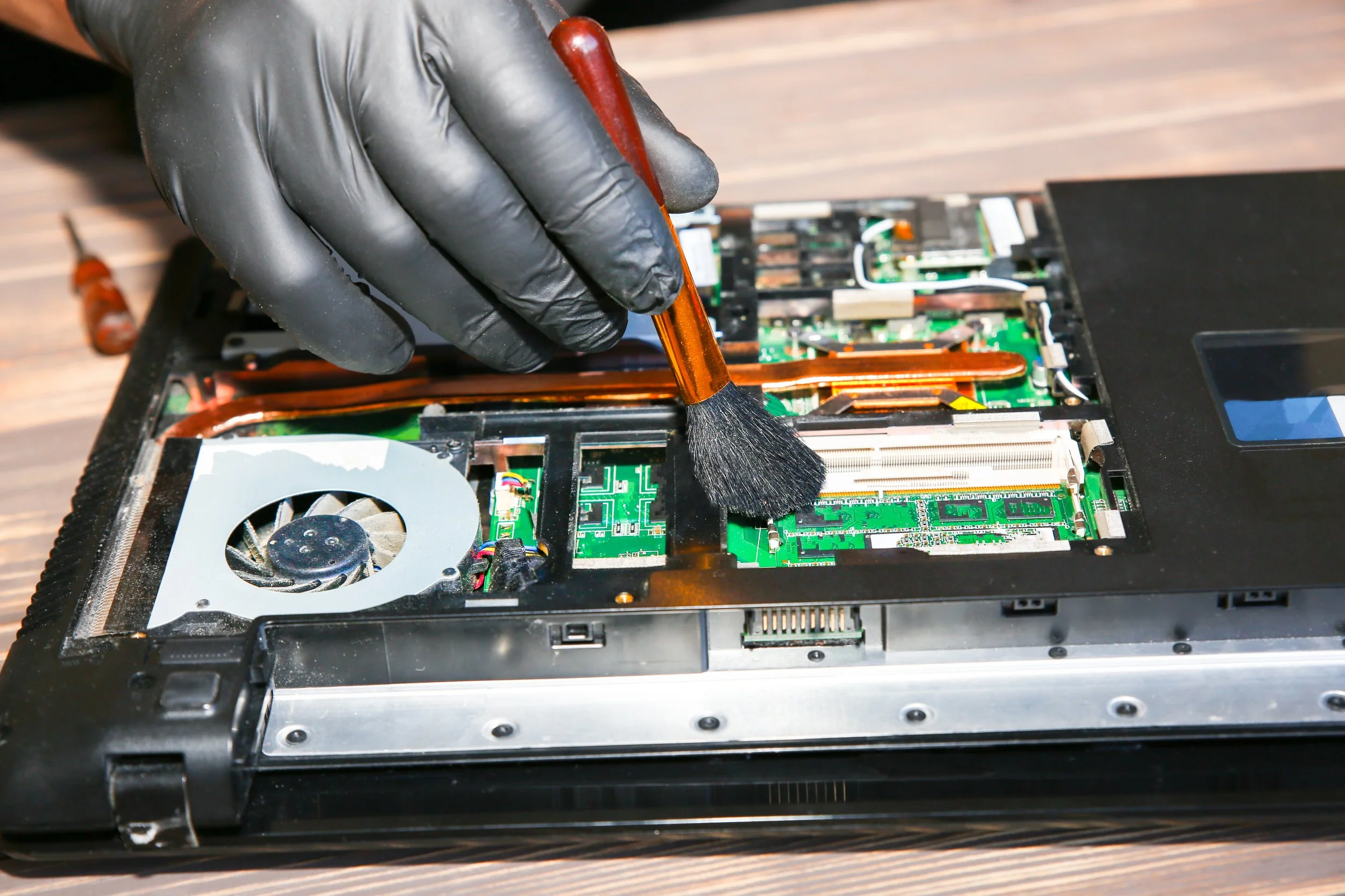 man-in-black-gloves-is-repairing-a-laptop-service-2025-10-14-07-33-01-utc.jpg