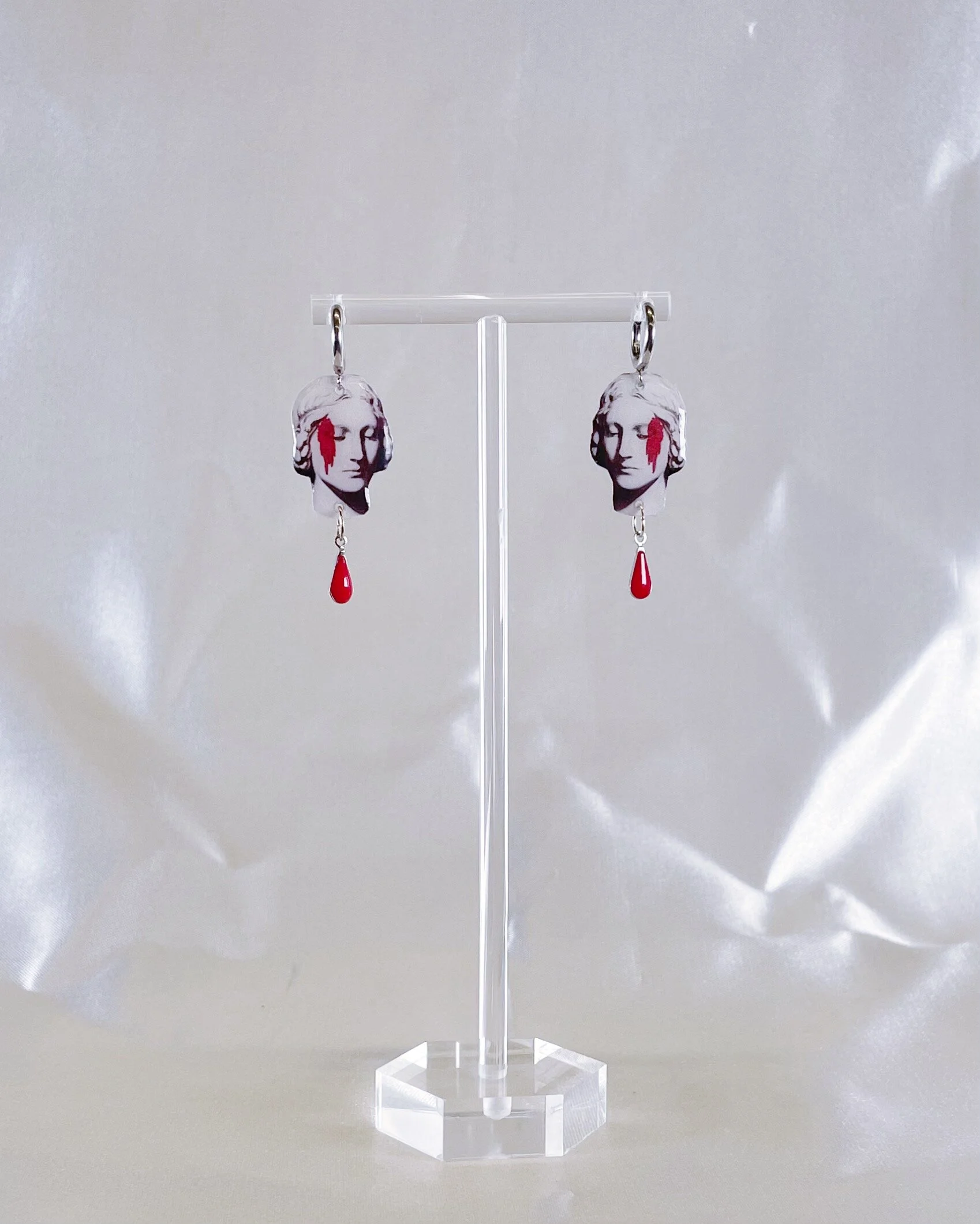 Mémorie Earrings ✶ Huggie Hoops with Droplet Charms