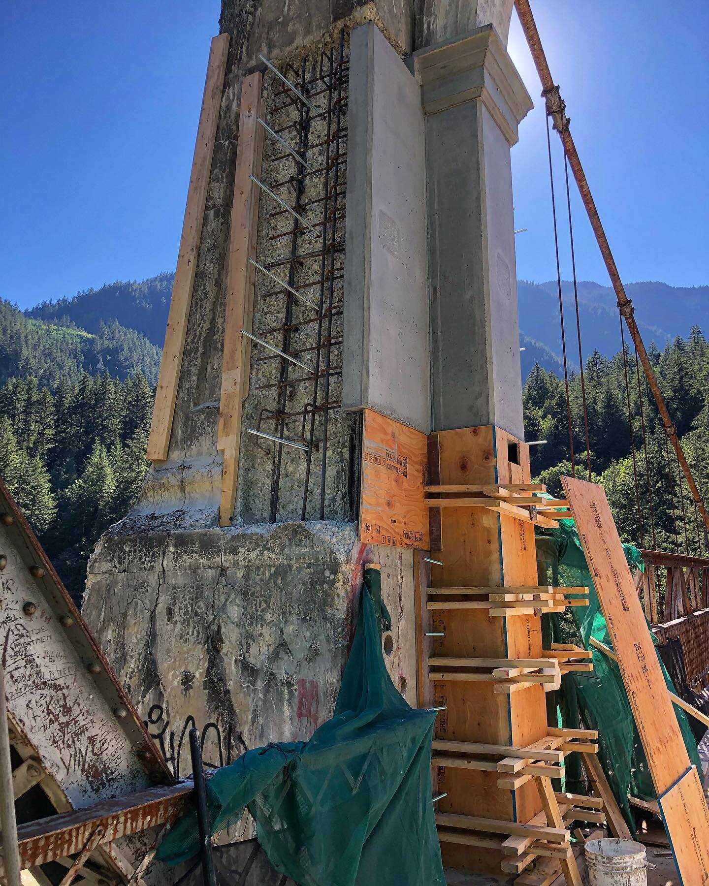 Back on the bridge! Giving @heritagemasonry a hand with some formwork for the Old Alexandra Bridge restoration. 
.
.
.
.
.
#concrete #restoration #formwork #remote #bridge #engineering #architecture #heritage #carpentry