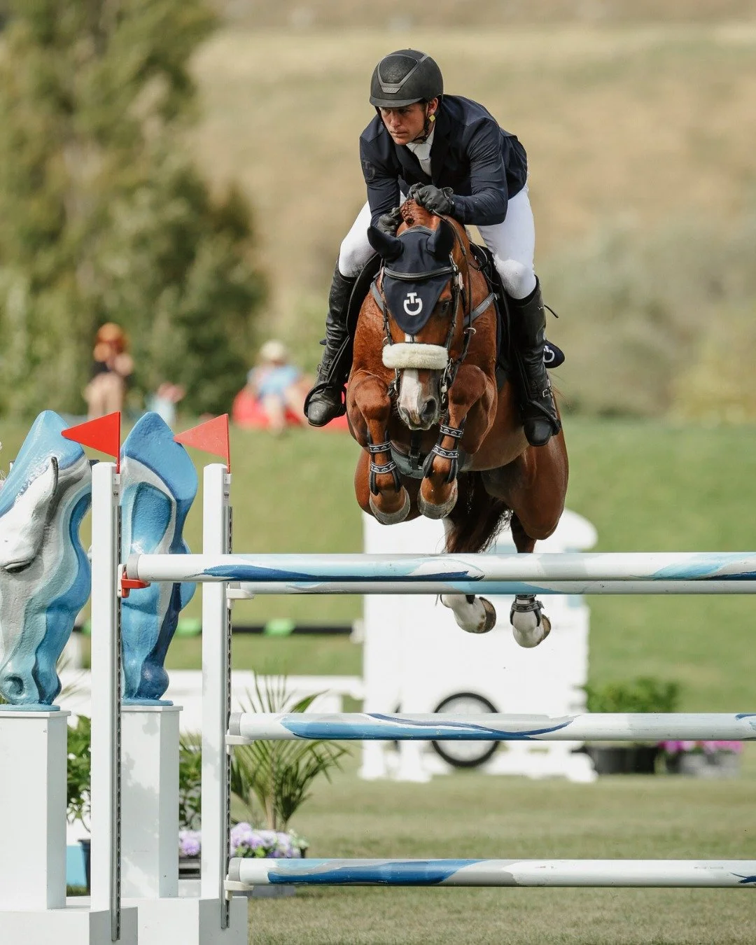 Riders 🐎 Last chance to enter the Spring Cups 2025 (Event 1) - don’t walk… gallop! Entries close today 👉 Head over to Main-Events now to secure your spot.
Photo by @cornege_media 
#takapotoestate #takapotoestateshowjumping #springcup