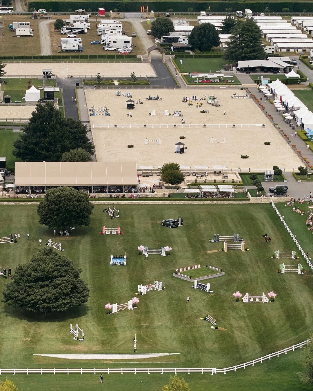 We can’t wait to welcome you back to Takapoto Estate for the Spring Cups, kicking off next Friday, 31st October.  We’re back on the Grass Arena for the FEI World Cup™ Qualifiers - whoop! 🎉
A huge thank you to @fiber_fresh for comi