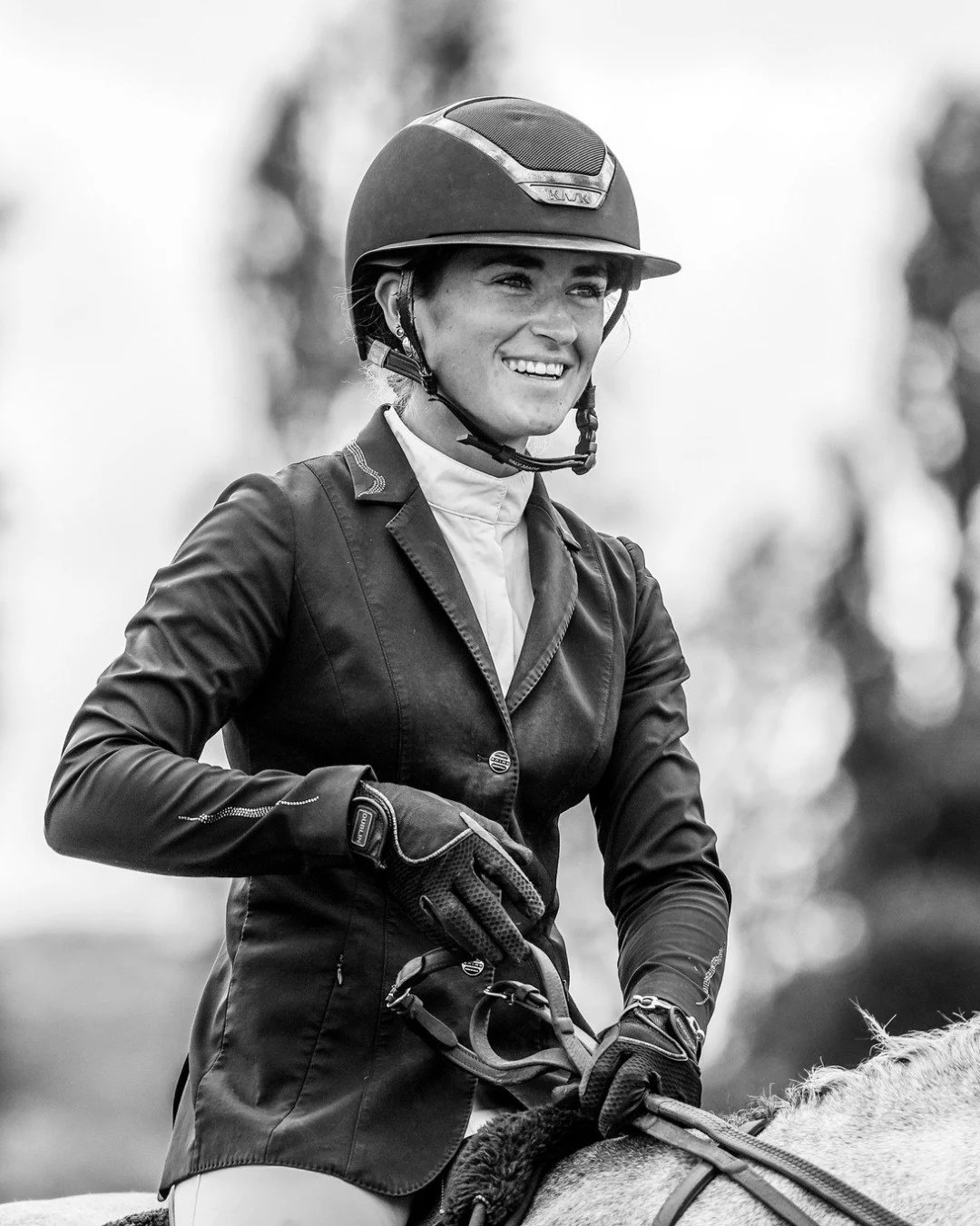All smiles from Isabelle Jameson, winner of the APL Window Solutions Gold Tour Qualifier 2 yesterday :)

🥇 Isabelle Jameson and Levi Xtreme
🥈 Sophie Scott and Equine America Benrose Stellar
🥉 Tara Gower and Riverhills Legend
4th Makenzie Causer an