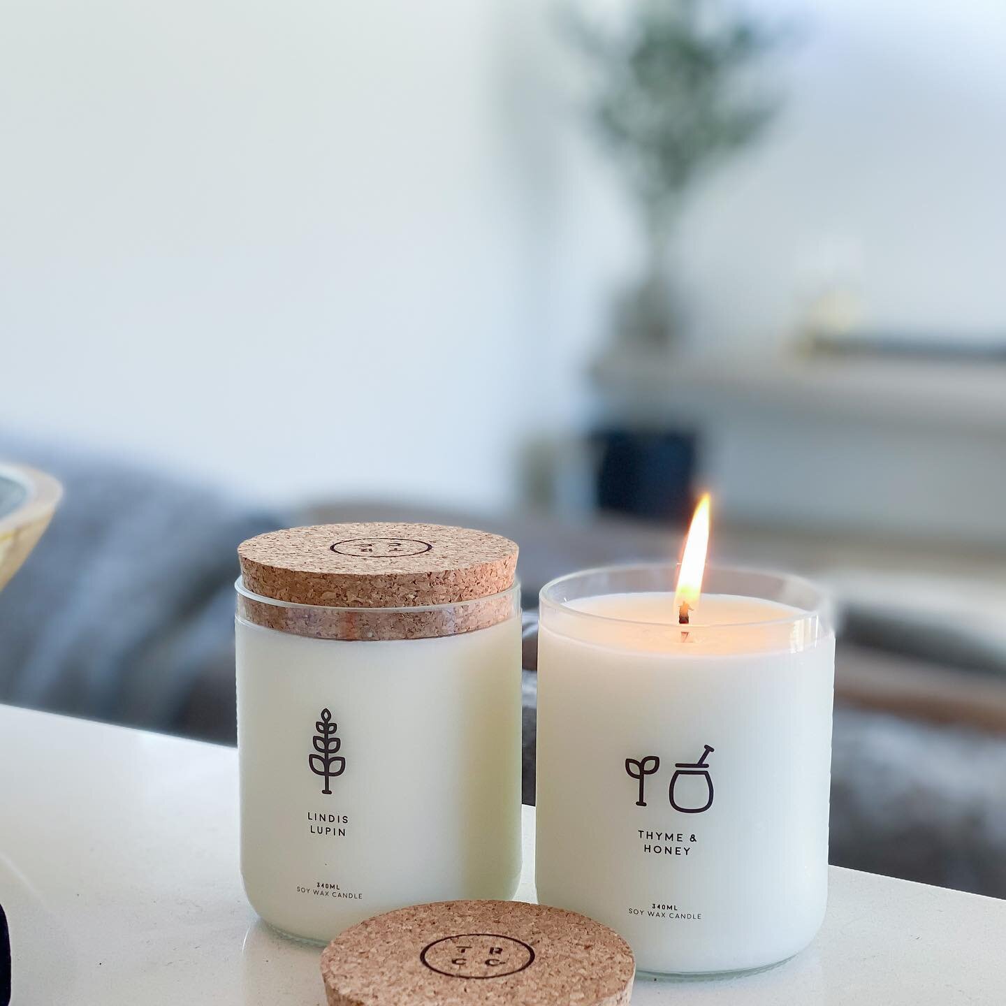 W E  L O V E local products! These beauties give our home such an elegant scent, we were gifted both candles from @theremarkablecandleco by entering their Instagram competition. Super grateful. Head to their account to see their entire range. 🕯 
&bu