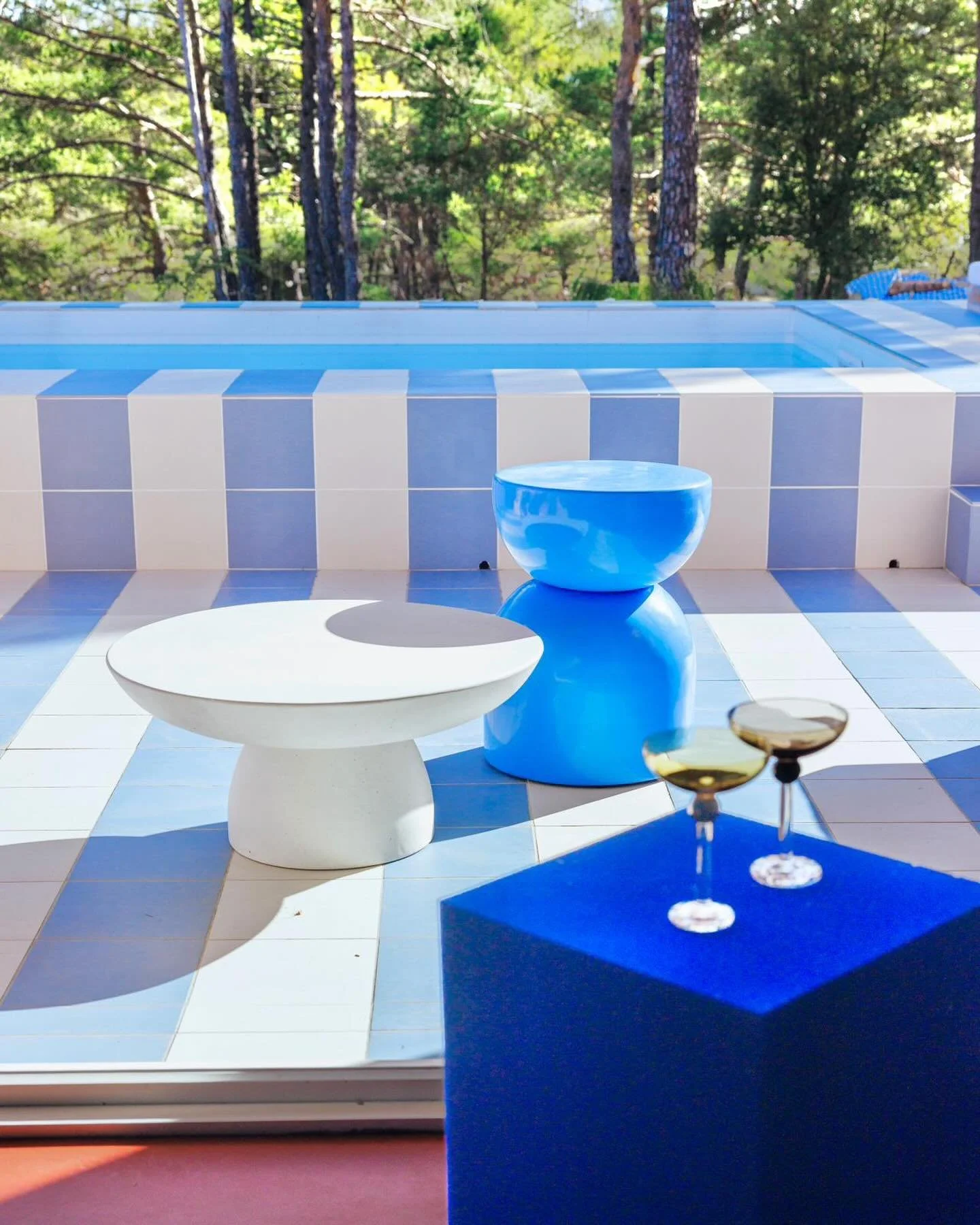 🚨Coming Soon ! 

Apr&egrave;s 18 mois de patience et de labeur, notre nouveau projet va ENFIN pouvoir sortir des cartons (et des moodboards).

Un projet au c&oelig;ur de la Provence Verte qui sent bon la couleur, les g&ecirc;nets sauvages et la qui&