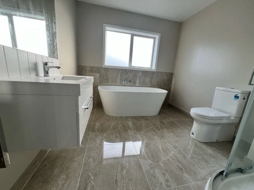 Bathroom-by-Russell-Properties-6.jpg