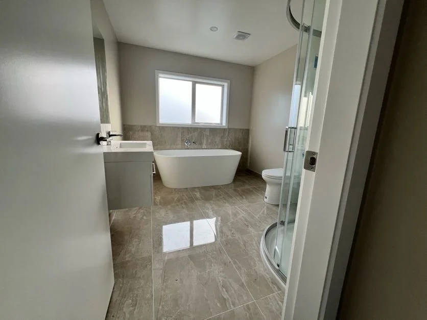 Bathroom-by-Russell-Properties-5.jpg