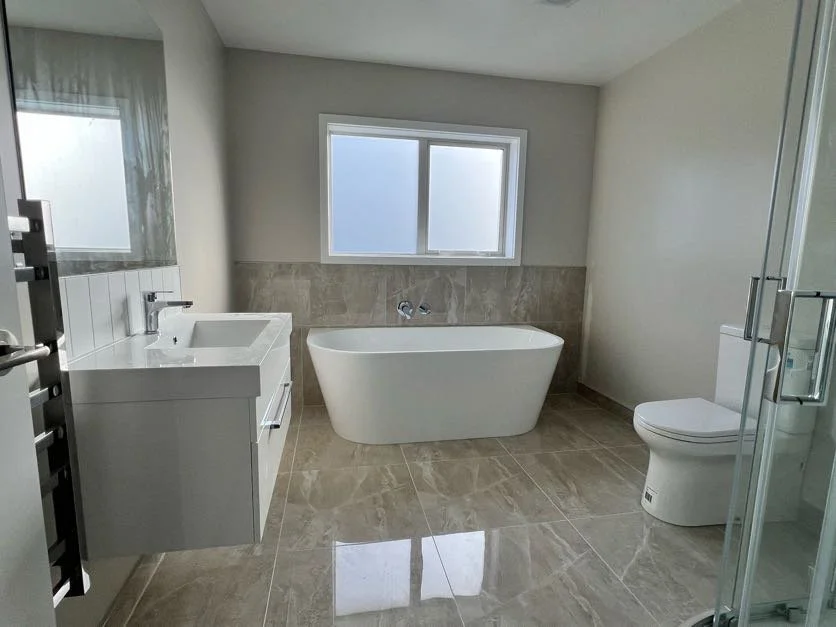 Bathroom-by-Russell-Properties-3.jpg