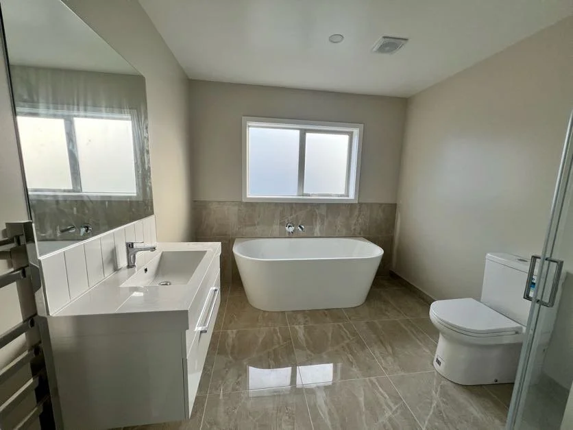 Bathroom-by-Russell-Properties-7.jpg