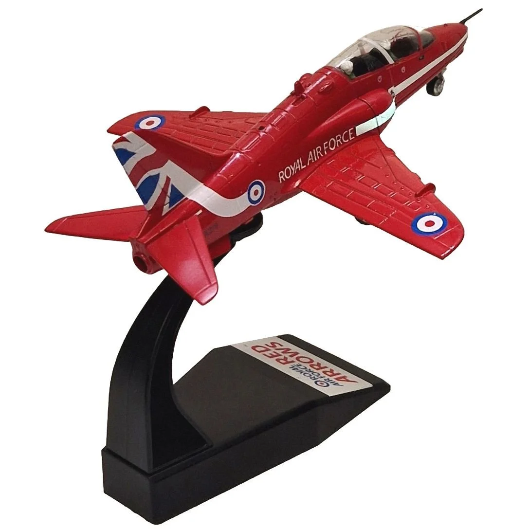 white-RAF Red Arrows 03 b.JPG