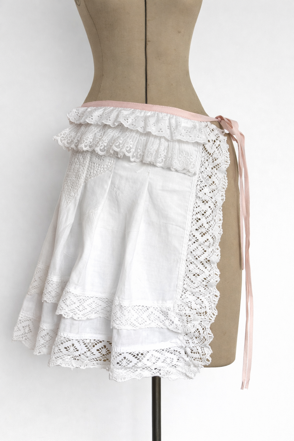 Society Sash 02 The Powder Compact