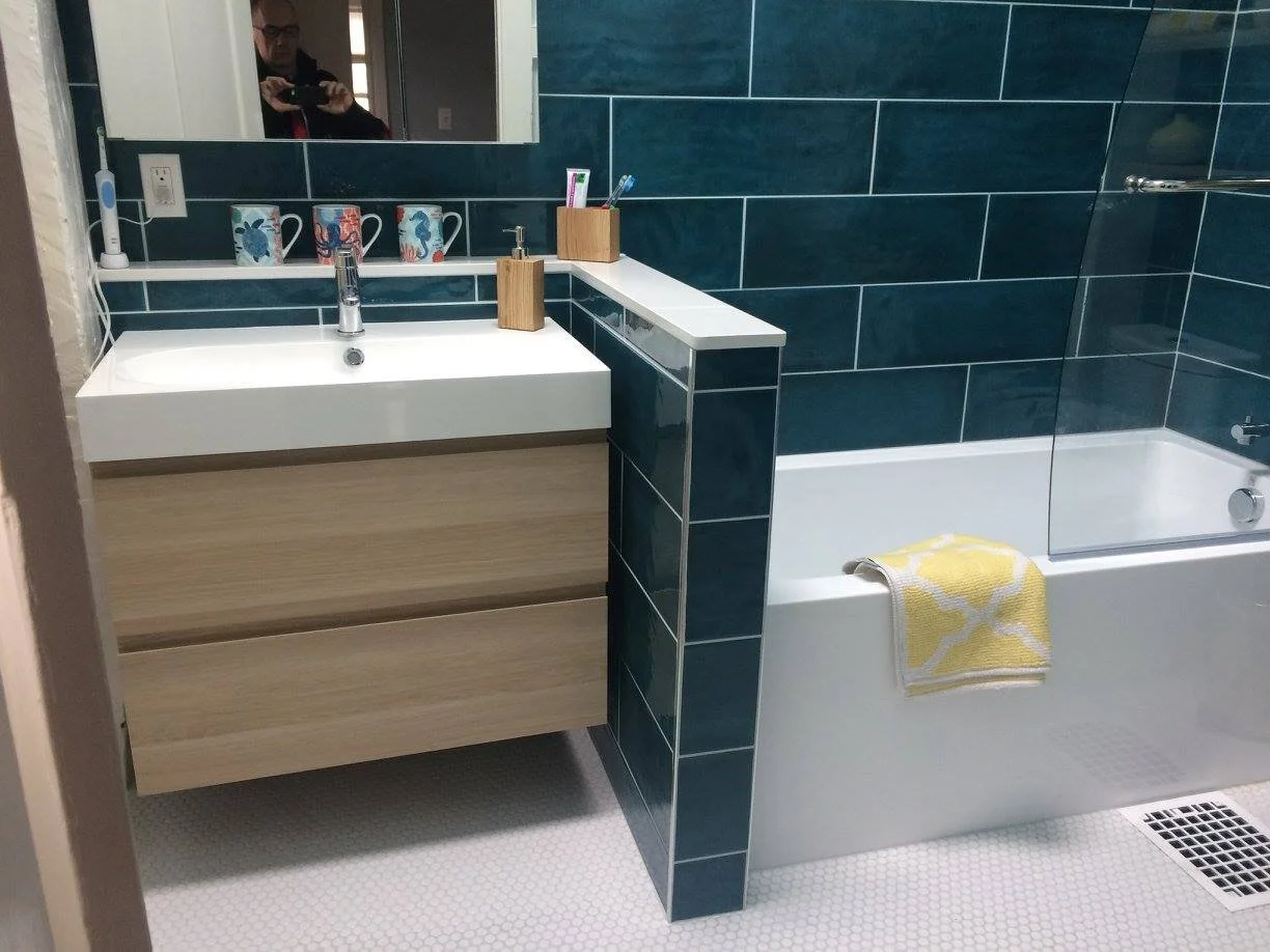 A Small & Styling Bathroom