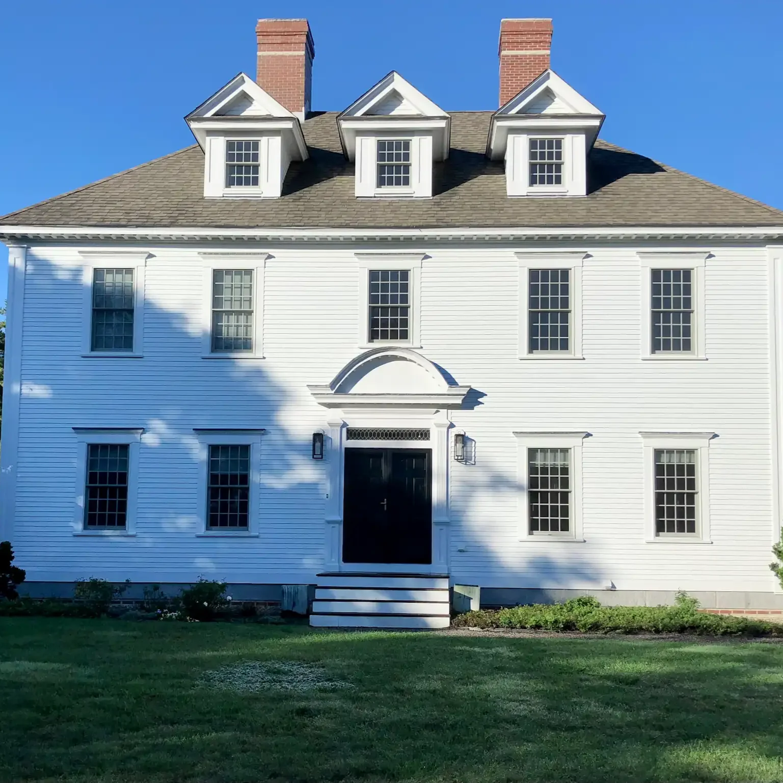 exterior-painting-exeter-nh-georgian-colonial.png