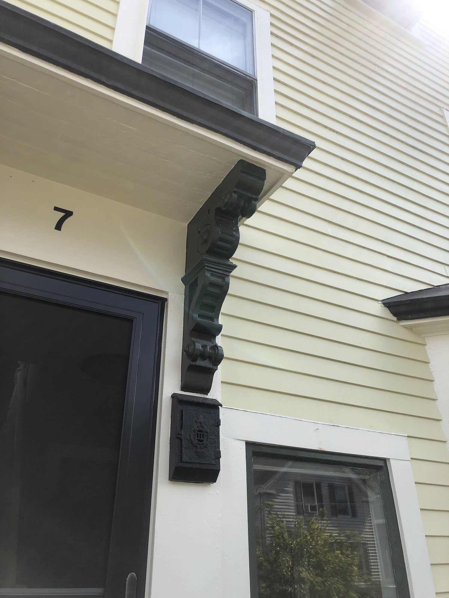 Decorative bracket detail on an Italianate historic home in Newburyport MA painted by Albion Contracting