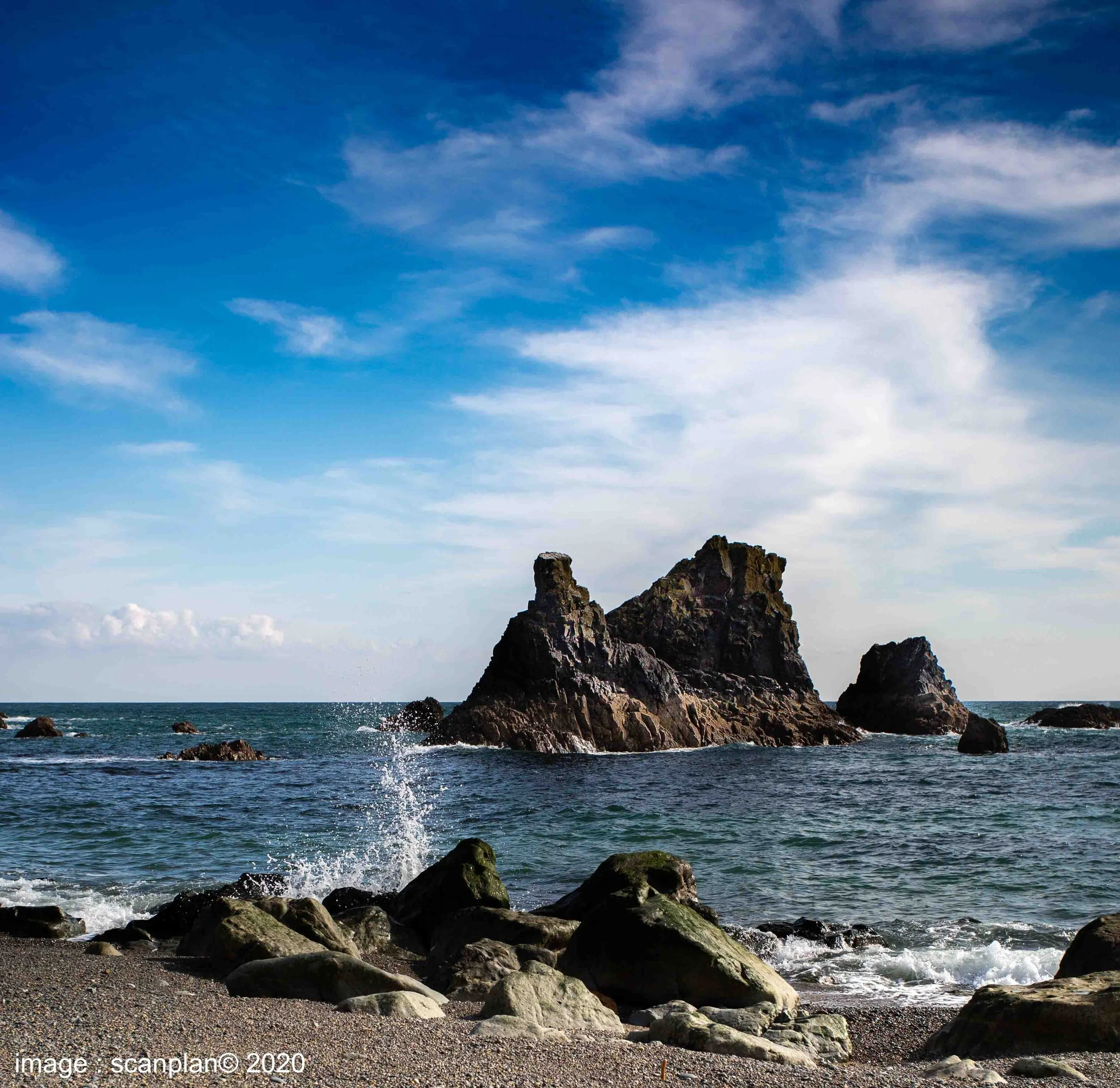 FSSTUFF HAWKS CLIFF 0421 shore spray 088A5094.jpg