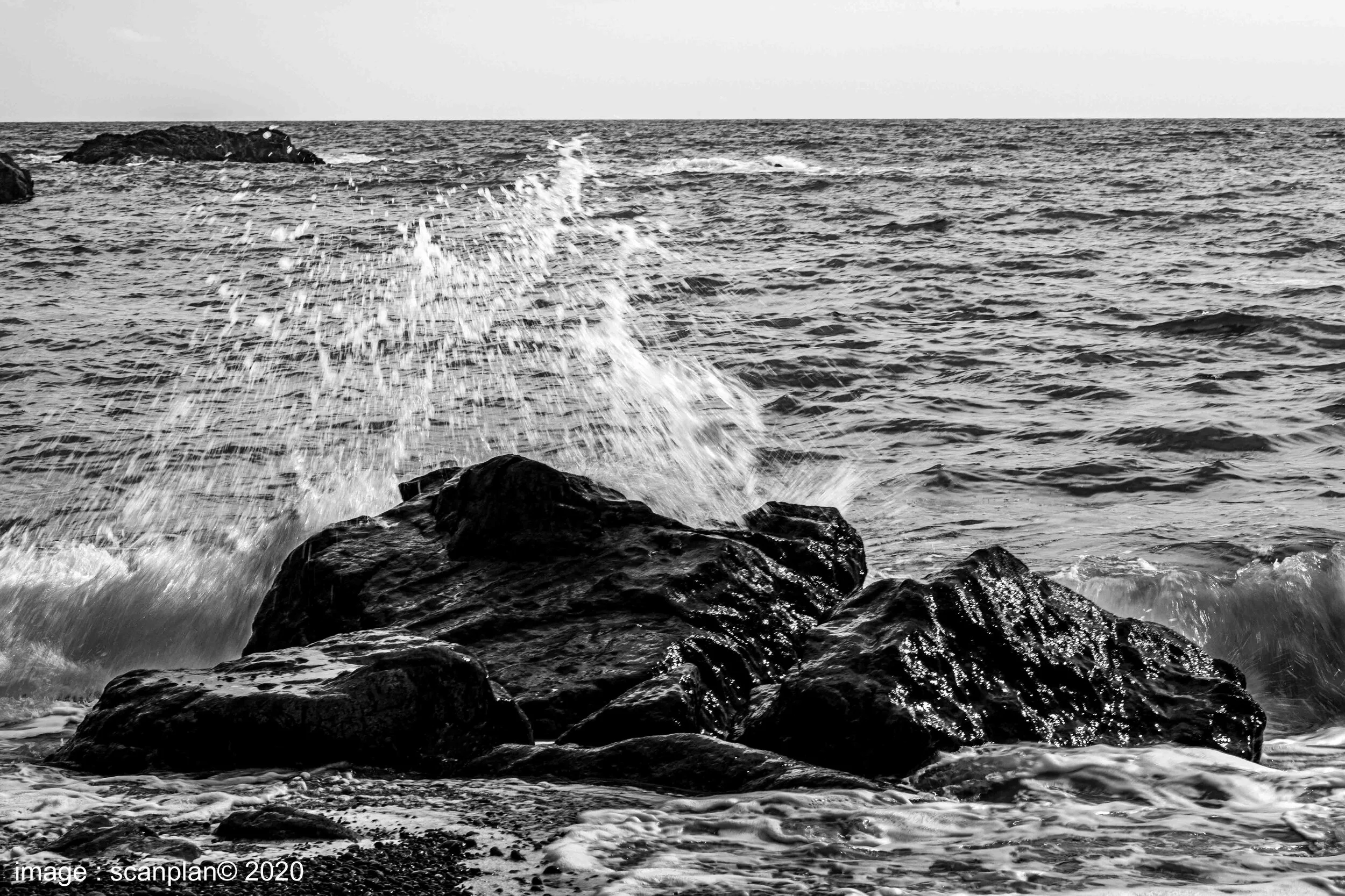 FSSTUFF HAWKS CLIFF 0421 spray BW 088A5151.jpg