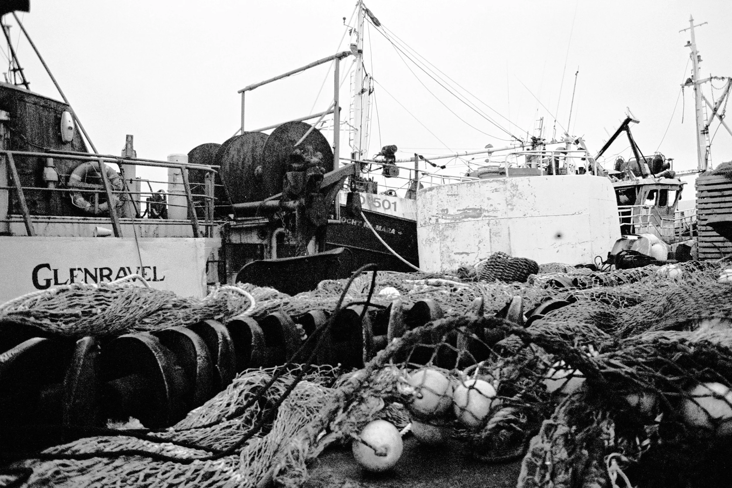 Illicit trade in marine fish catch and its effects on ecosystems and people worldwide