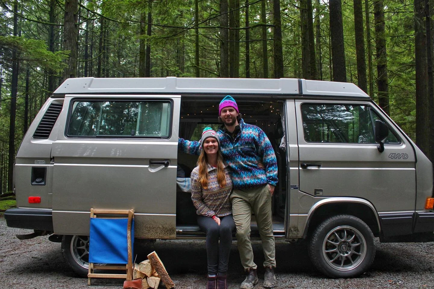&bull;&bull;💥NEW YEAR, NEW PORTRAIT💥&bull;&bull;
.
Are we the only ones who like to compare ourselves year to year?!😜
.
New family photo with the Westy! Swipe left for last years portrait! Have we changed that much?!🤔
.
We can spot a few changes 