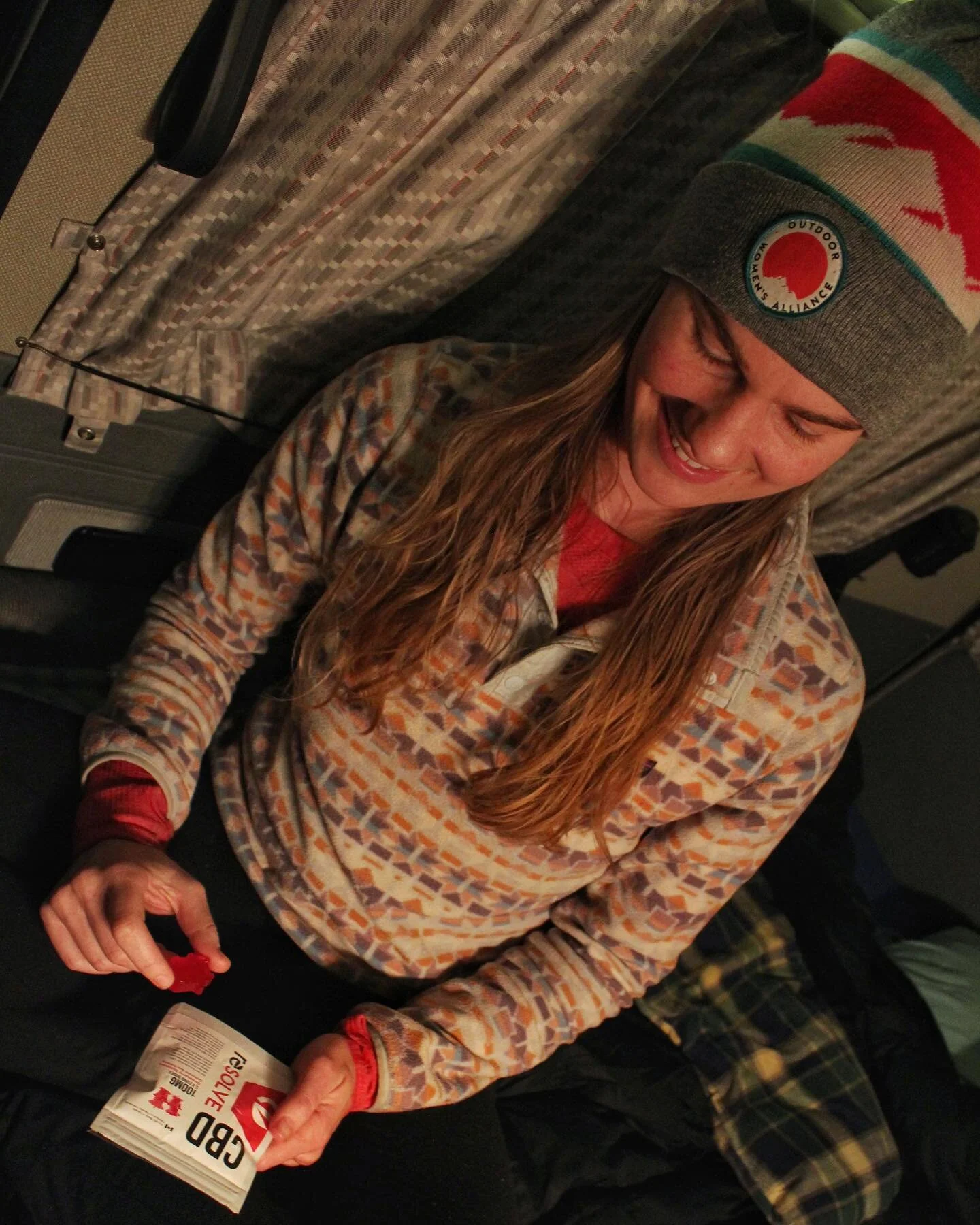 &bull;&bull;😴SLEEPING IN THE VAN💤&bull;&bull;
.
What do you get when you put someone who rolls around in their sleep and someone who is a super light sleeper, in a twin bed, in a metal container (the Westfalia)?🤔
.
A grumpy @wanderfullife the next
