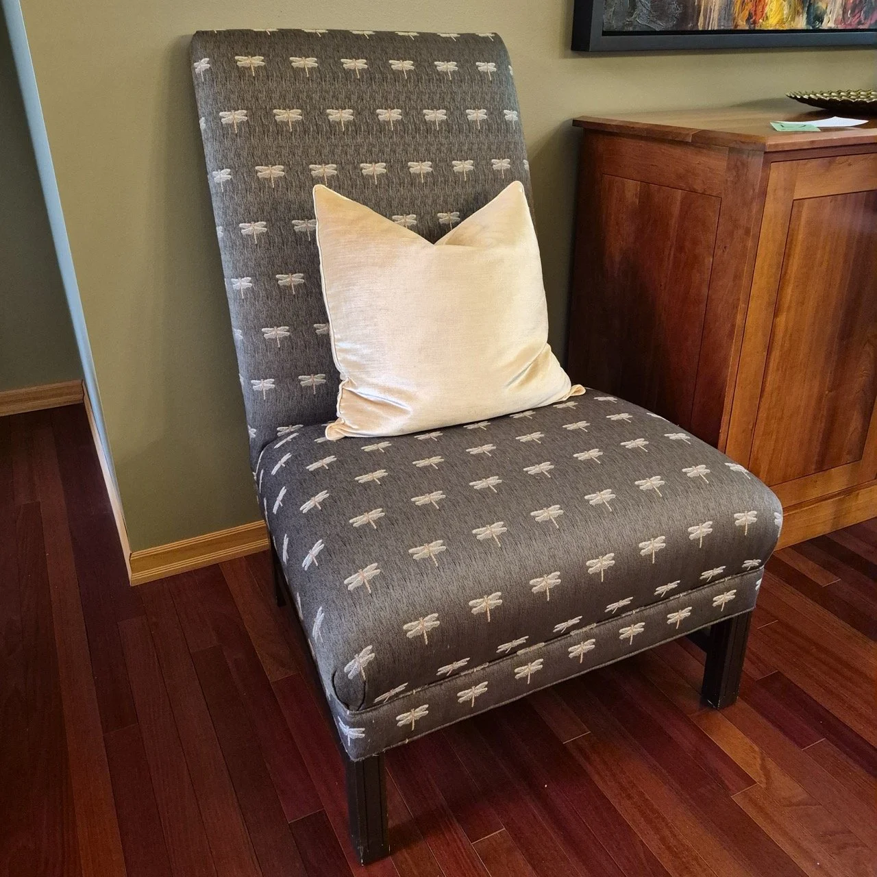 Oversized Modern Accent Chair with Sweet Dragonfly Pattern