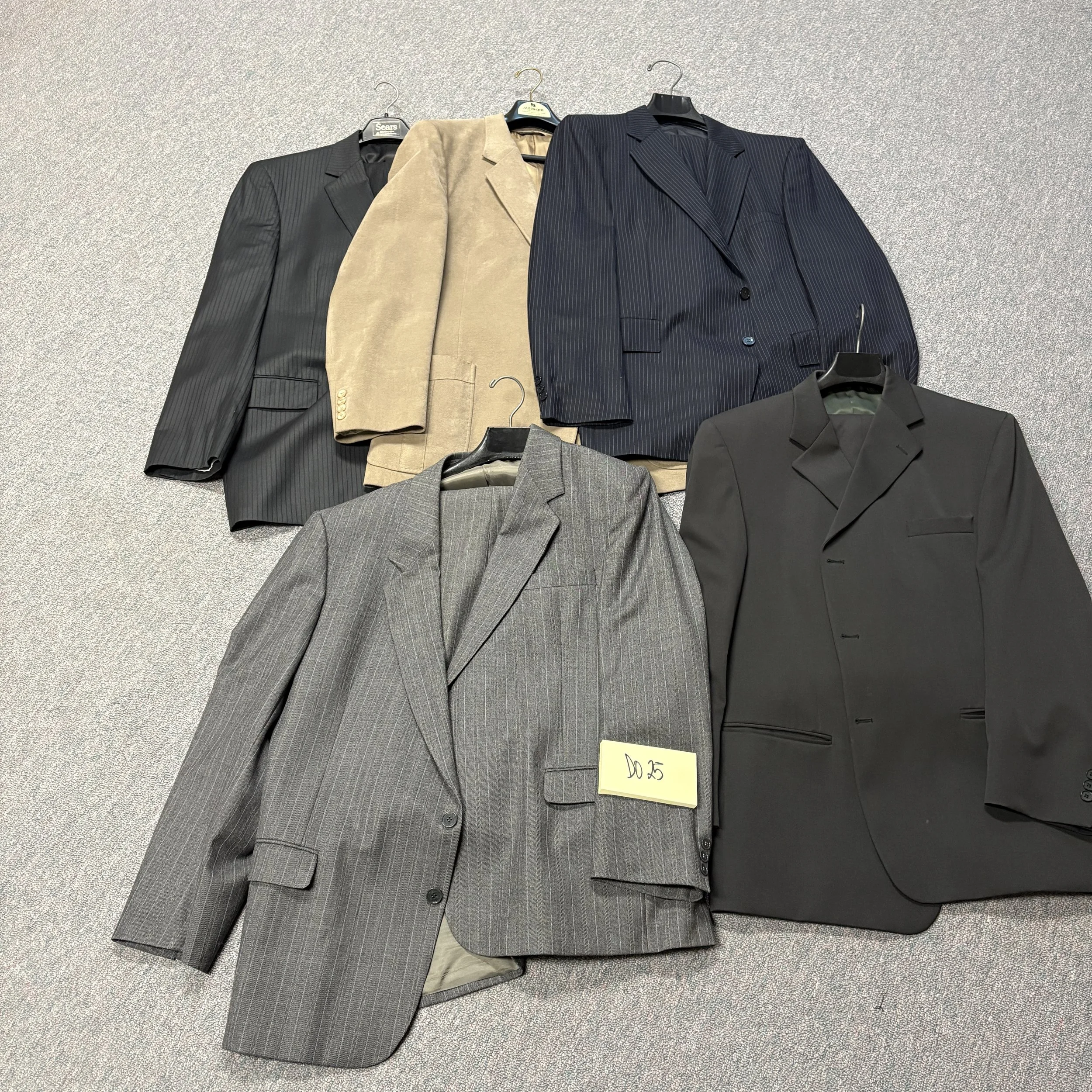 Men's Suit Lot
