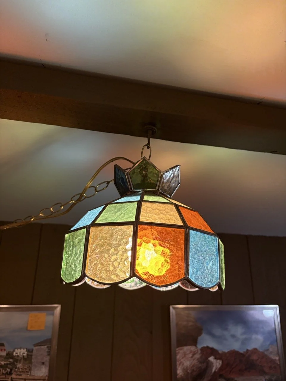Beautiful Tiffany-Style Hanging Lamp