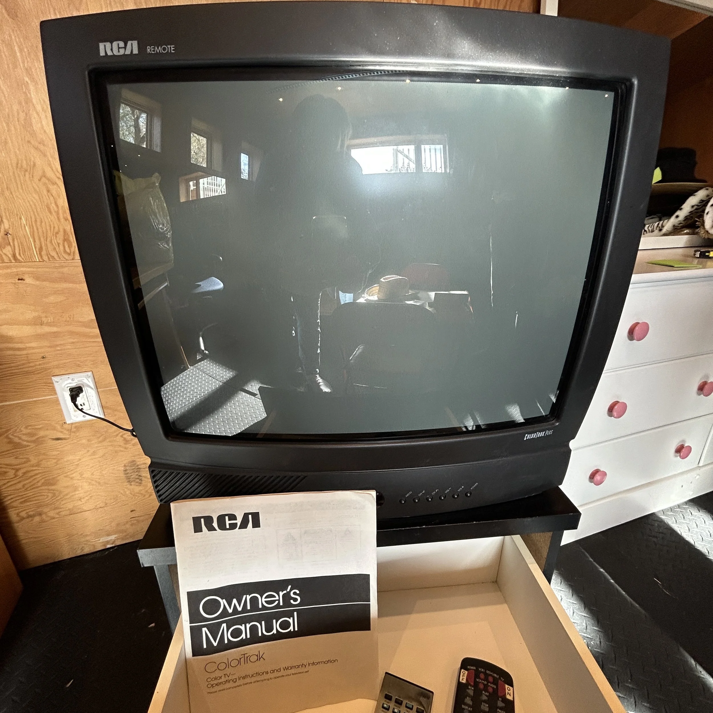 RCA ColorTrak 20” TV & Stand!