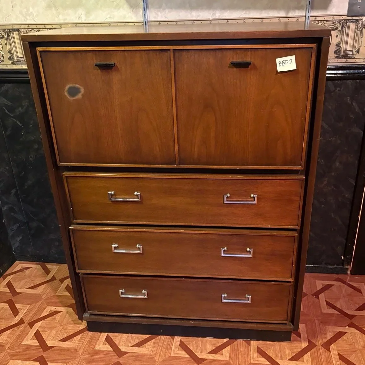 Deilcraft Brown Dresser
