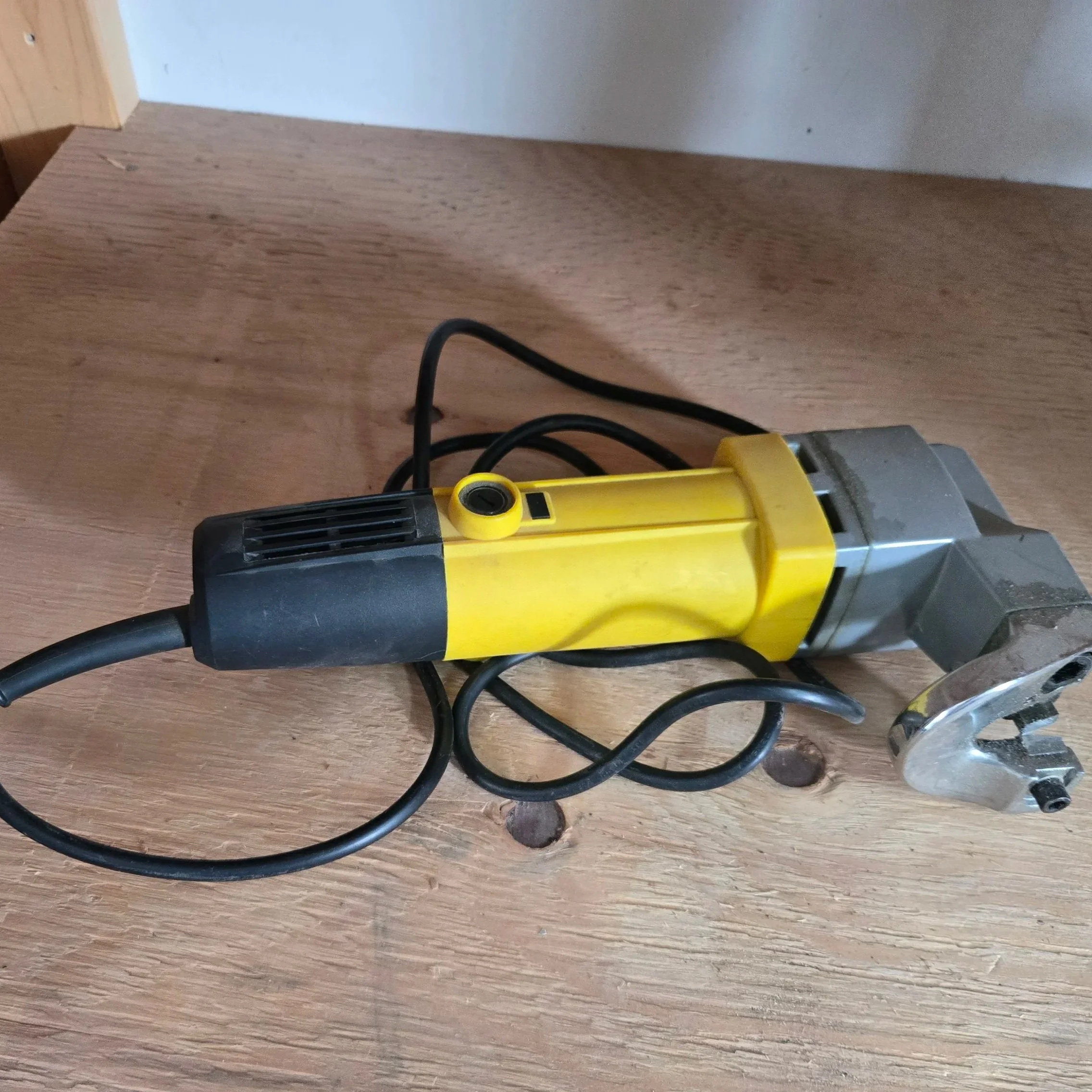 Gauge Metal Cutting Shear