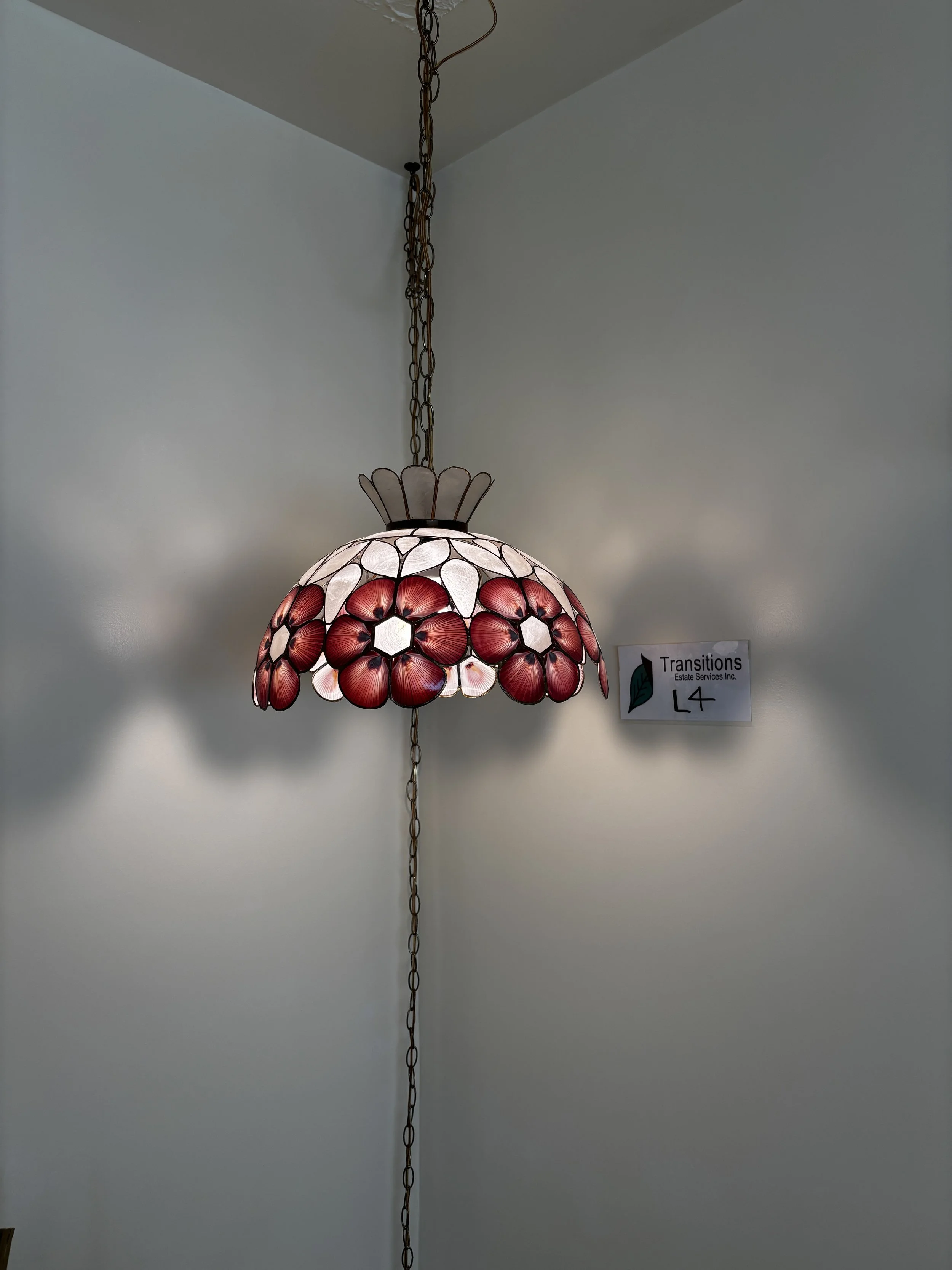 Tiffany-Style Flower Petal Shell Lamp