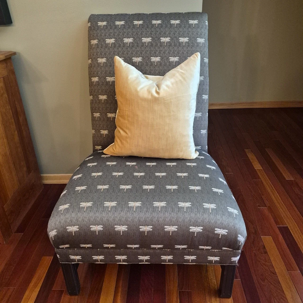 Oversized Modern Accent Chair with Sweet Dragonfly Pattern #2