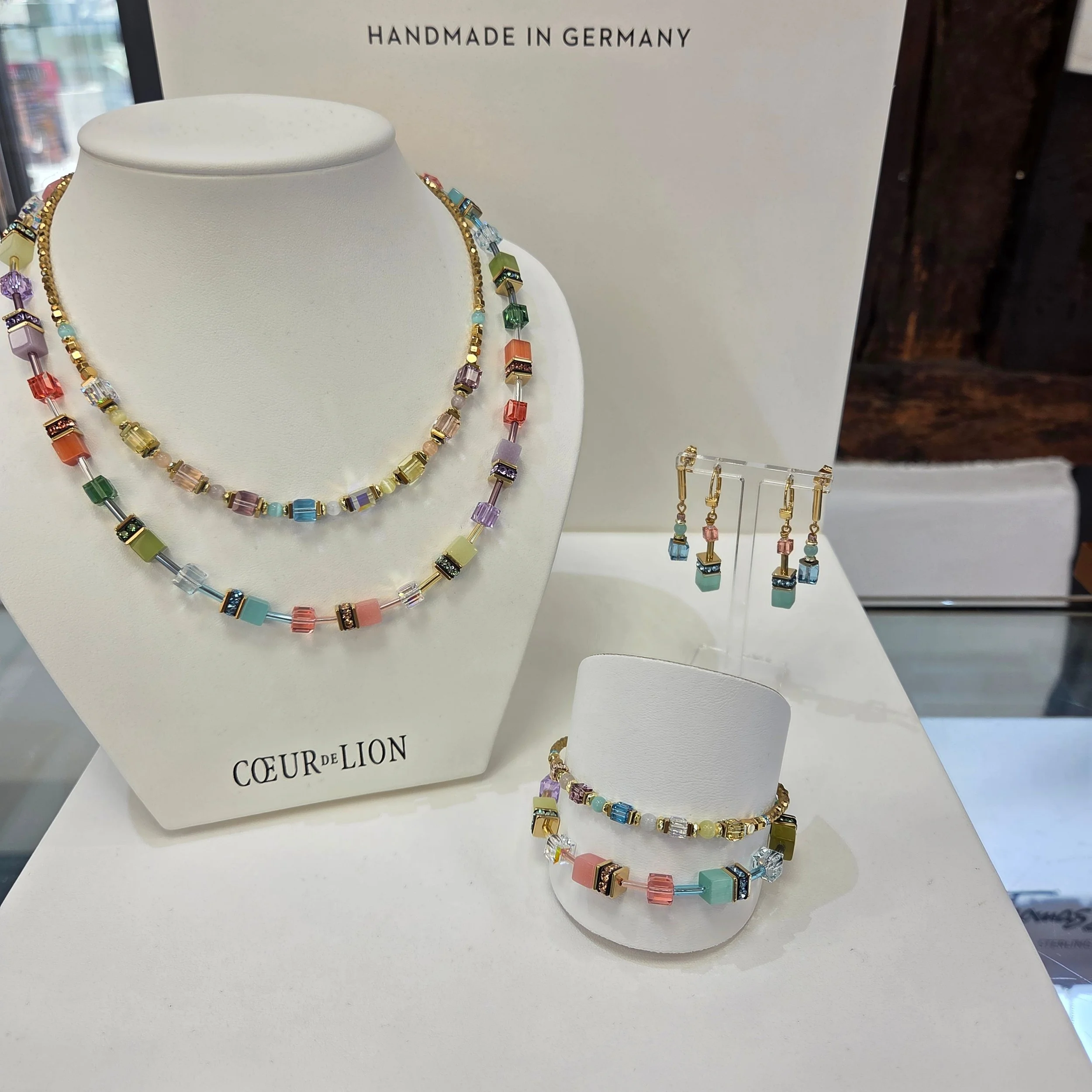 Lets get Ascot ready!!.. 💫🏇🌸

Complete your race day outfit with these beautiful pieces from @coeur_de_lion_jewellery 
❤️💛💚🧡💙

#CoeurDeLion #GEOcube #AscotReady
#Necklace #Bracelet #Earrings 
#Handmade #Germany
#StatementJewellery