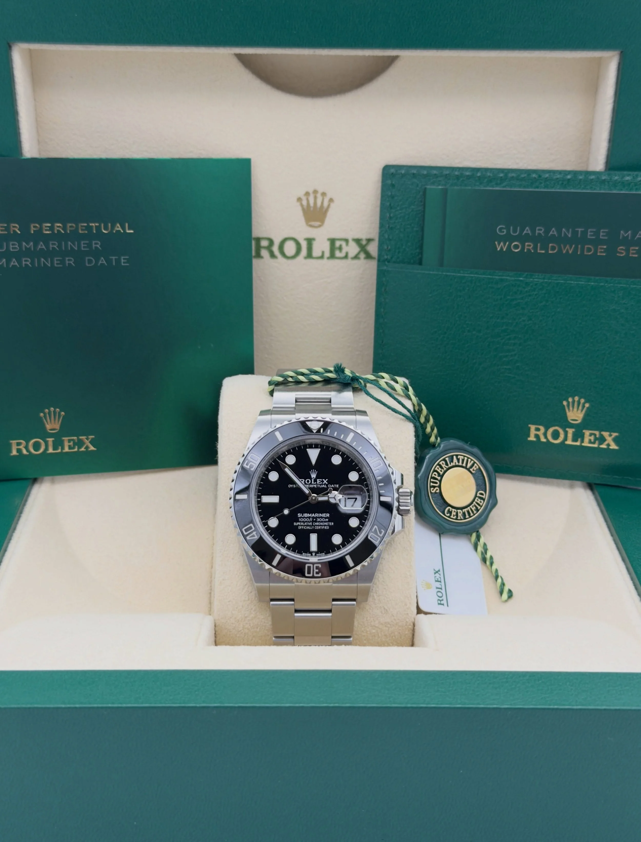 NEW ARRIVAL!🔥Rolex Submariner Date 41mm 

Watch features: 3235 calibre Automatic movement with 70hr power reserve, Black Cerachrom Bezel insert, 41mm diameter Oystersteel case, screw down crown, Sapphire crystal, Stainless Steel Oyster link bracelet