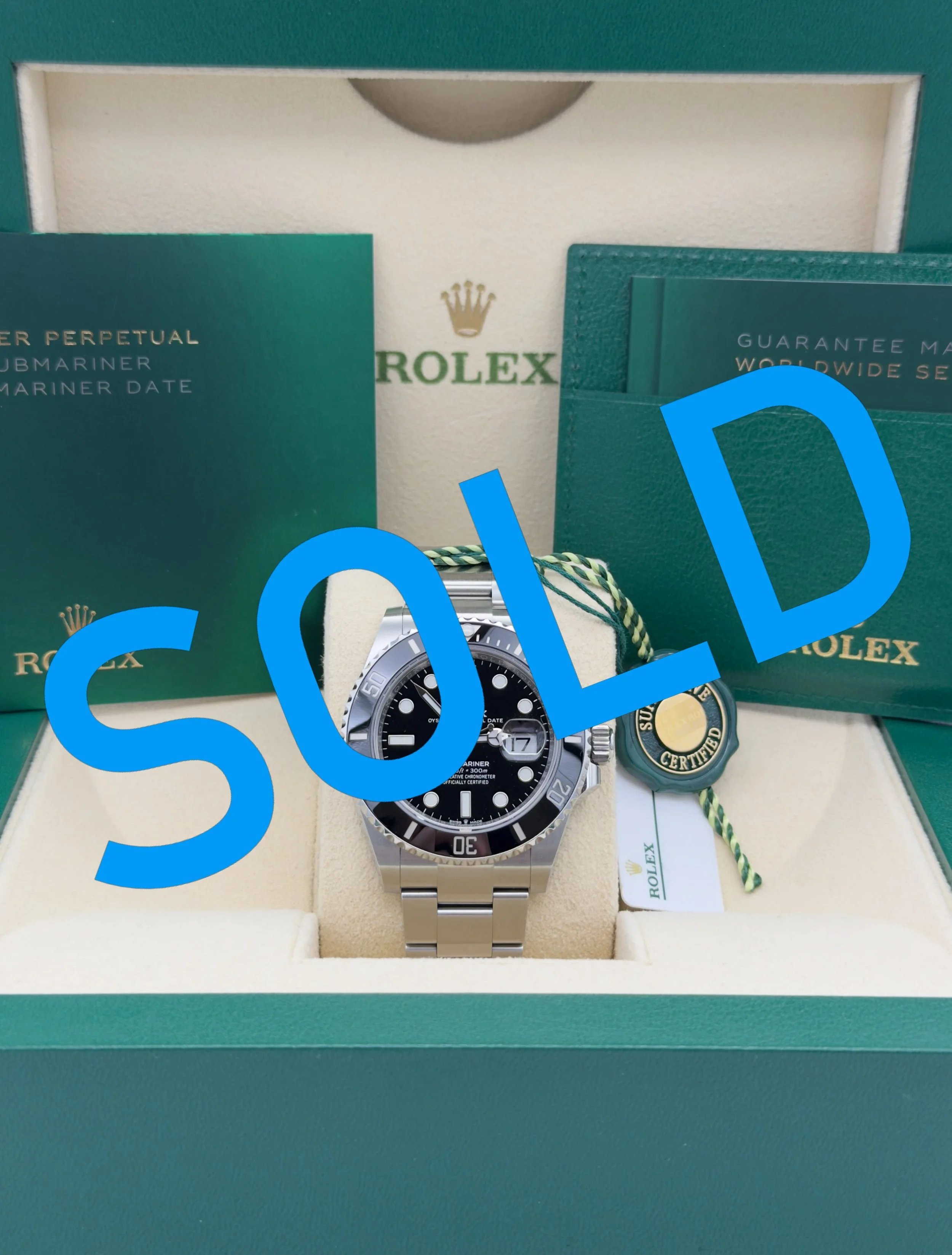 SOLD!🔥2023 Rolex Submariner Date 41mm 

Watch features: 3235 calibre Automatic movement with 70hr power reserve, Black Cerachrom Bezel insert, 41mm diameter Oystersteel case, screw down crown, Sapphire crystal, Stainless Steel Oyster link bracelet w