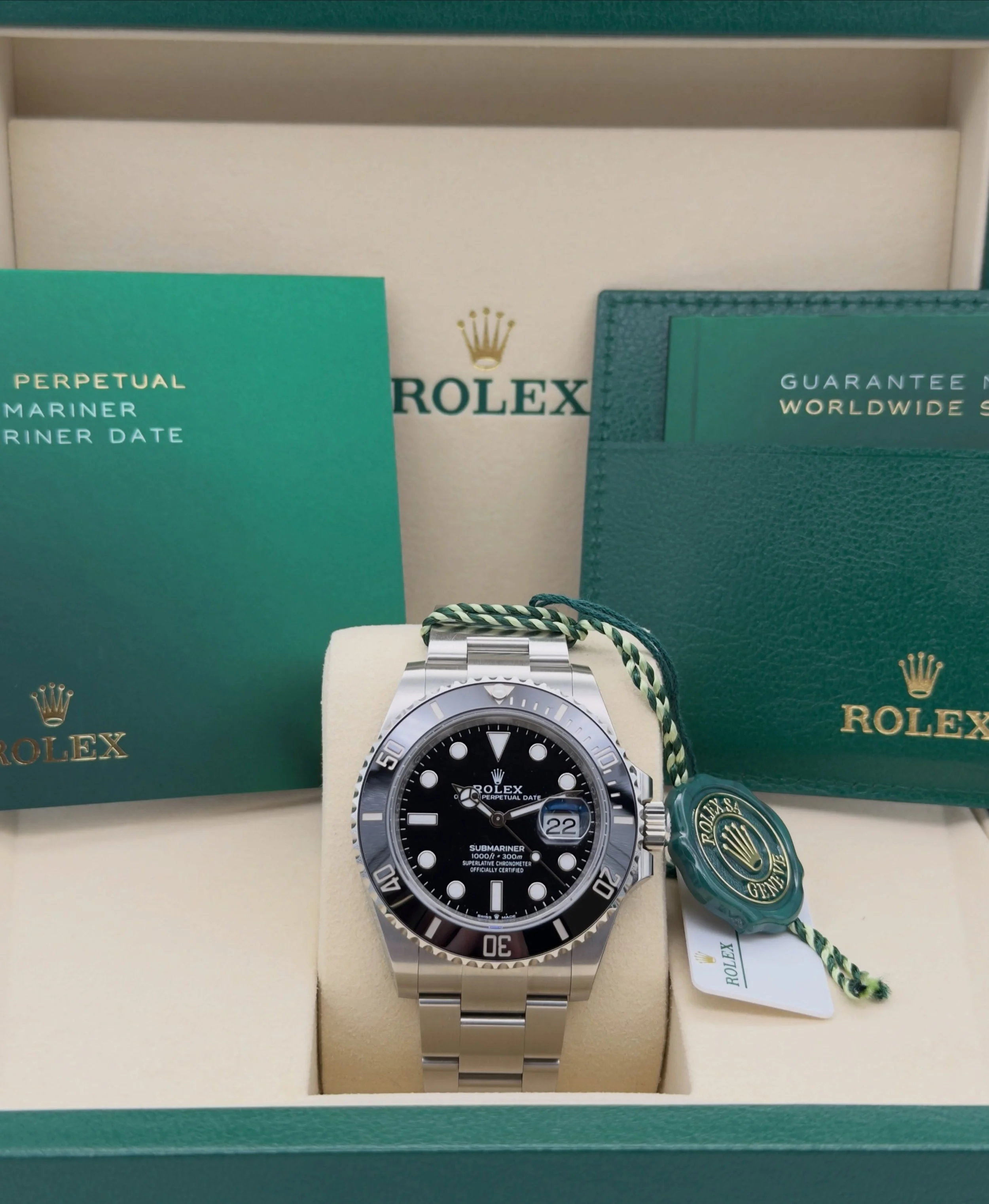 NEW ARRIVAL!🔥2025 Rolex Submariner Date 41mm 

Watch features: 3235 calibre Automatic movement with 70hr power reserve, Black Cerachrom Bezel insert, 41mm diameter Oystersteel case, screw down crown, Sapphire crystal, Stainless Steel Oyster link bra