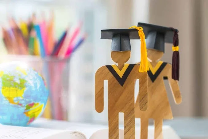 EDUCAR EN TIEMPOS DIFÍCILES