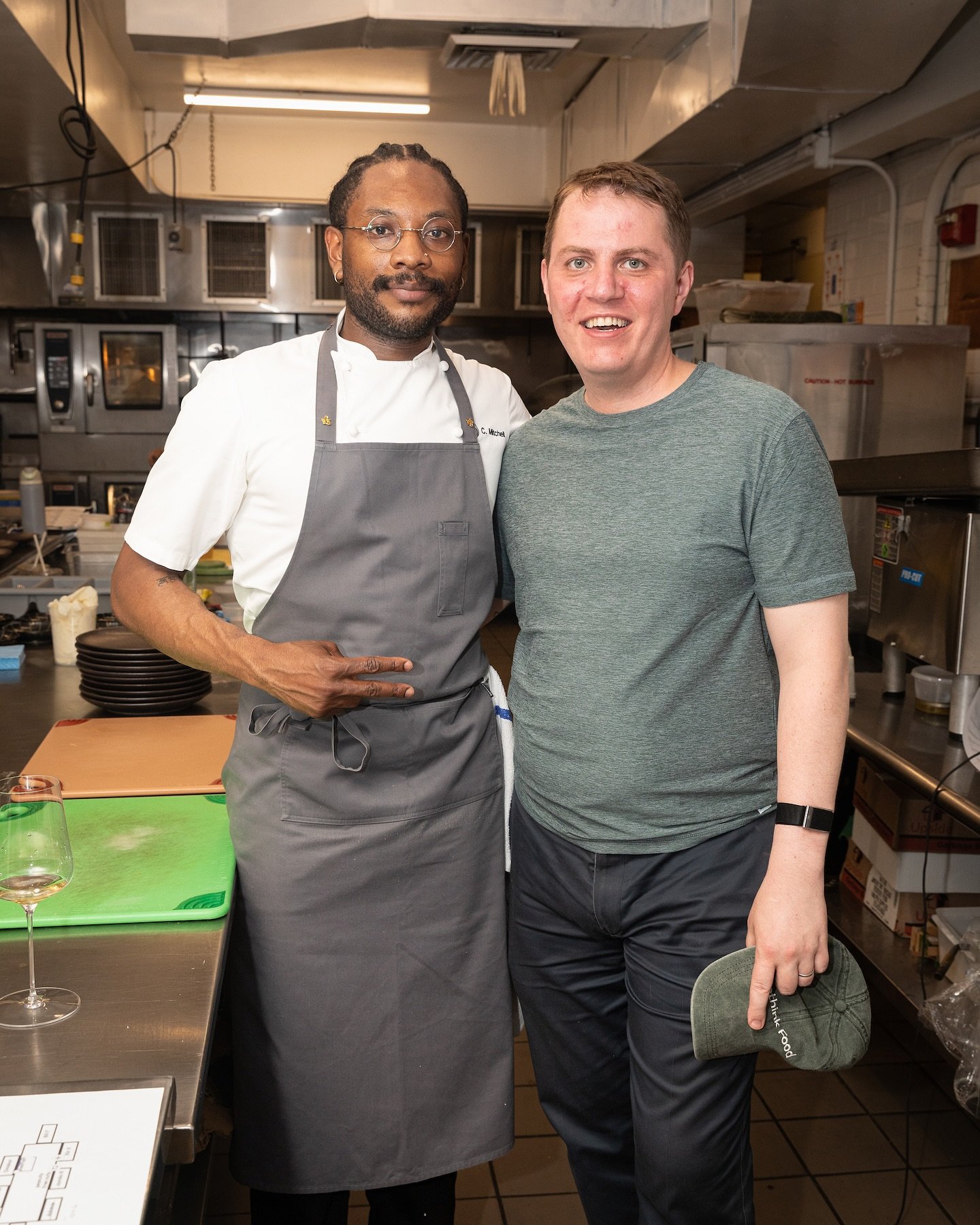 This week, we had the honor of welcoming Chef @chuckgood and his extraordinary team to the Rethink Food Sustainable Community Kitchen. From start to finish, it was a night filled with heart, connection, and unforgettable food, all in service of somet