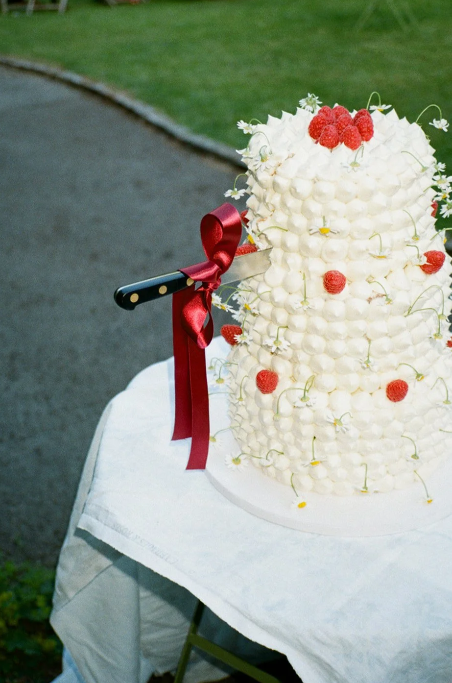 Alexander+Burton+Wedding+Photographer+Cotswolds+Wedding+Cake+.png