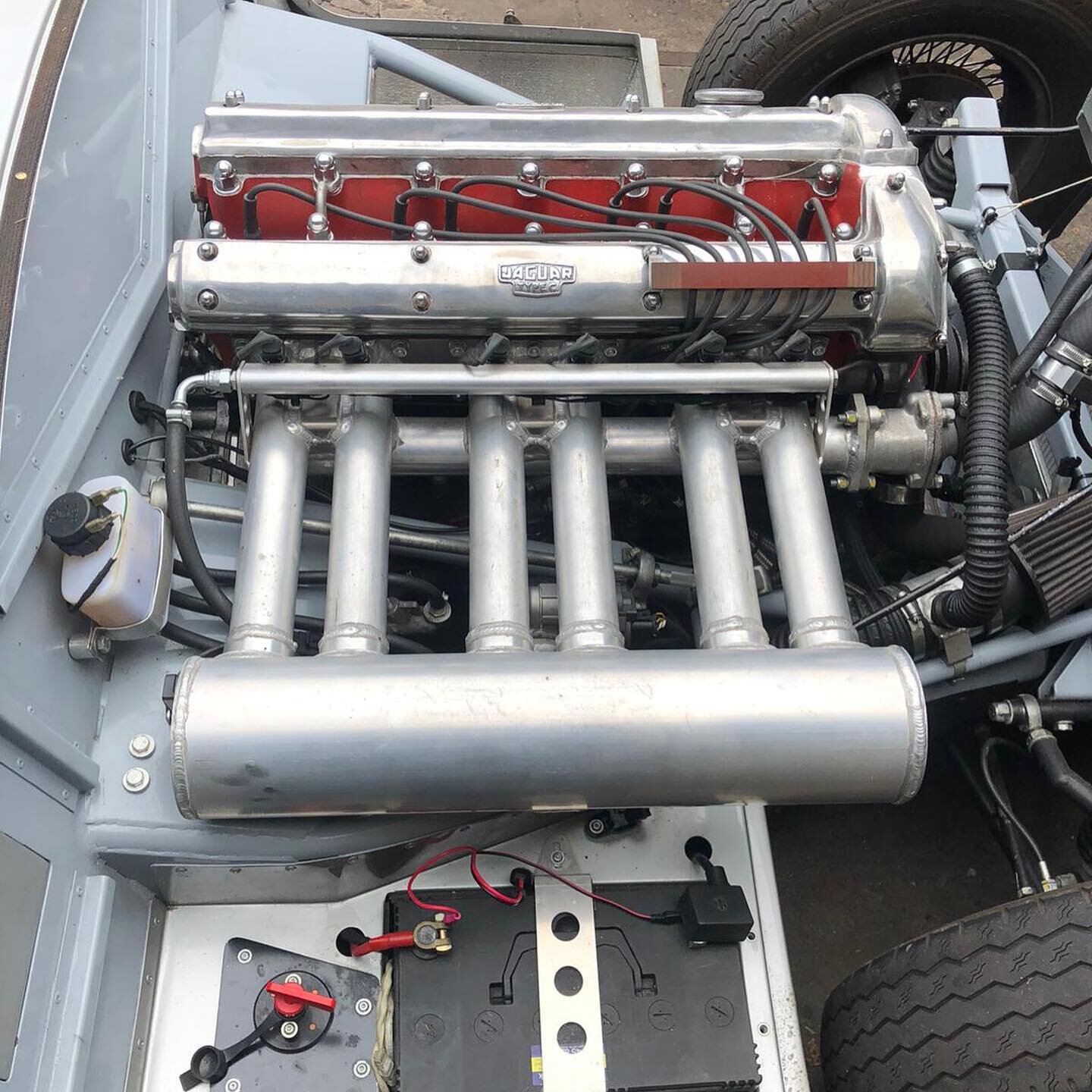 Keep swiping for more photos of this incredible Jaguar C-Type that visited us🛠
.
.
.
.
.
.
.
.
#garage #mechanicshop #mechanics #autorepair #automotive #automotiveshops #ukautomotive #londonclassiccars #londoncars #ukclassicars #londongarage #london