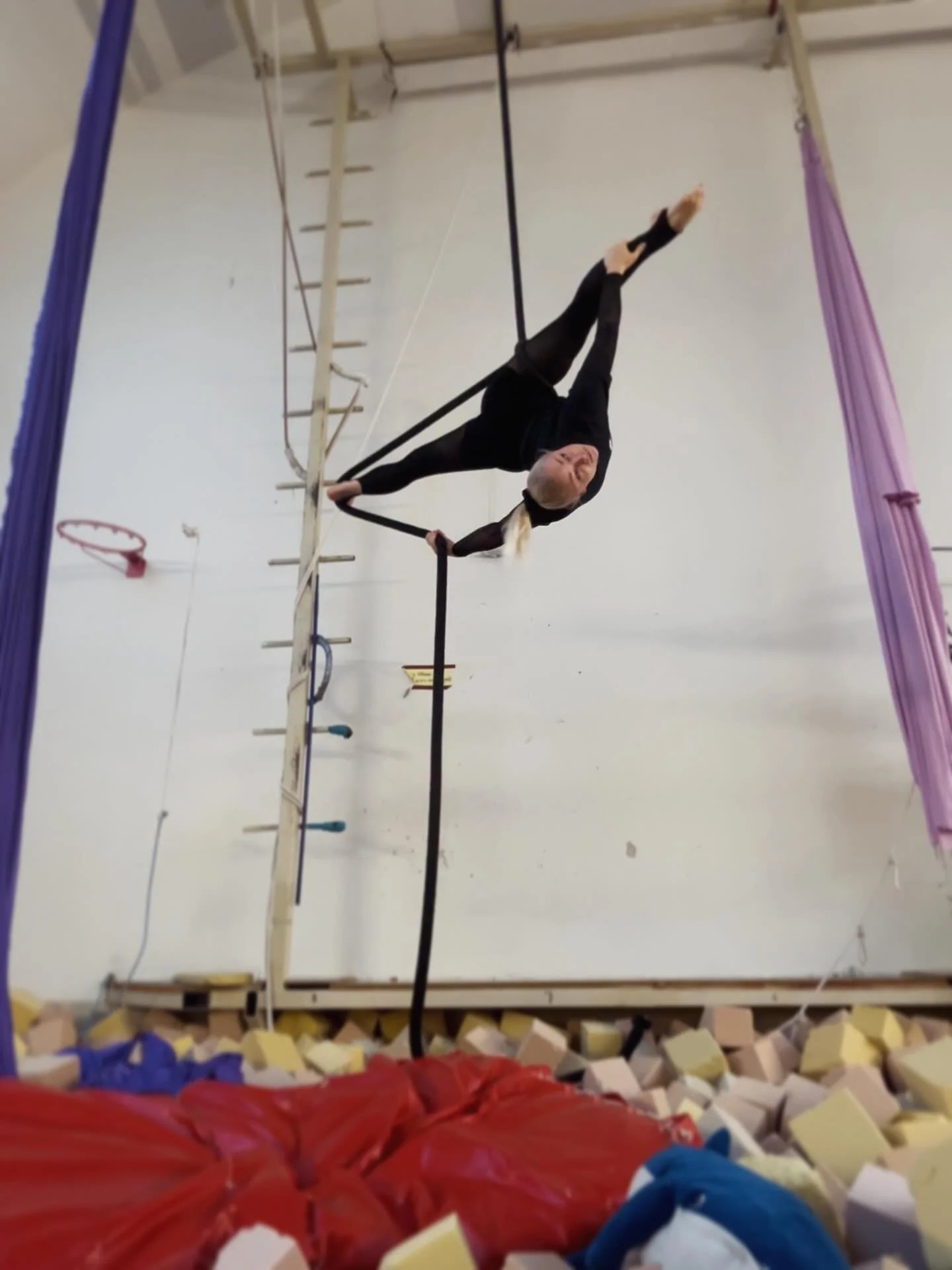 Held, not stuck.

#aerialrope #aerialdance #fallingupward #intheair