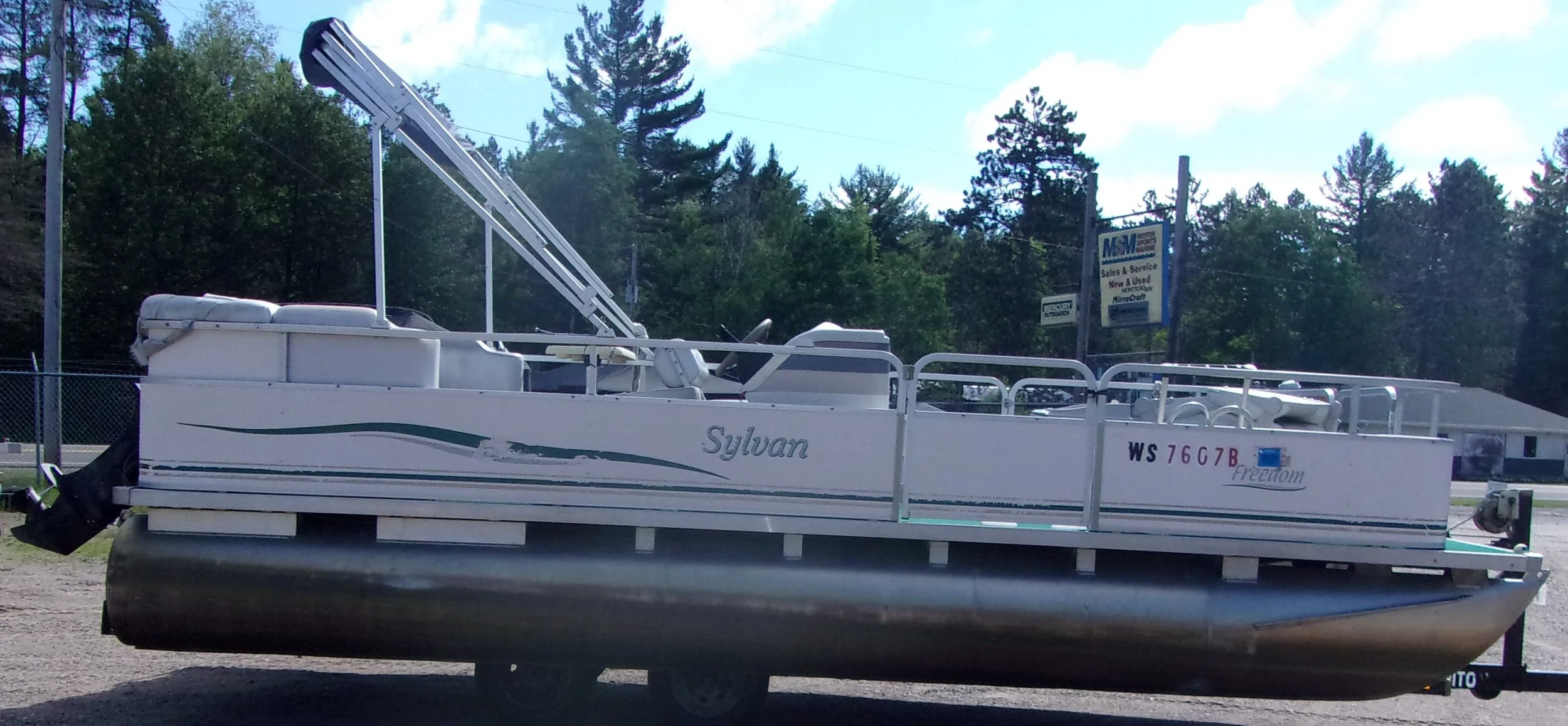 2002 Sulvan Freedom 820 - 40HP Mercury 1.JPG